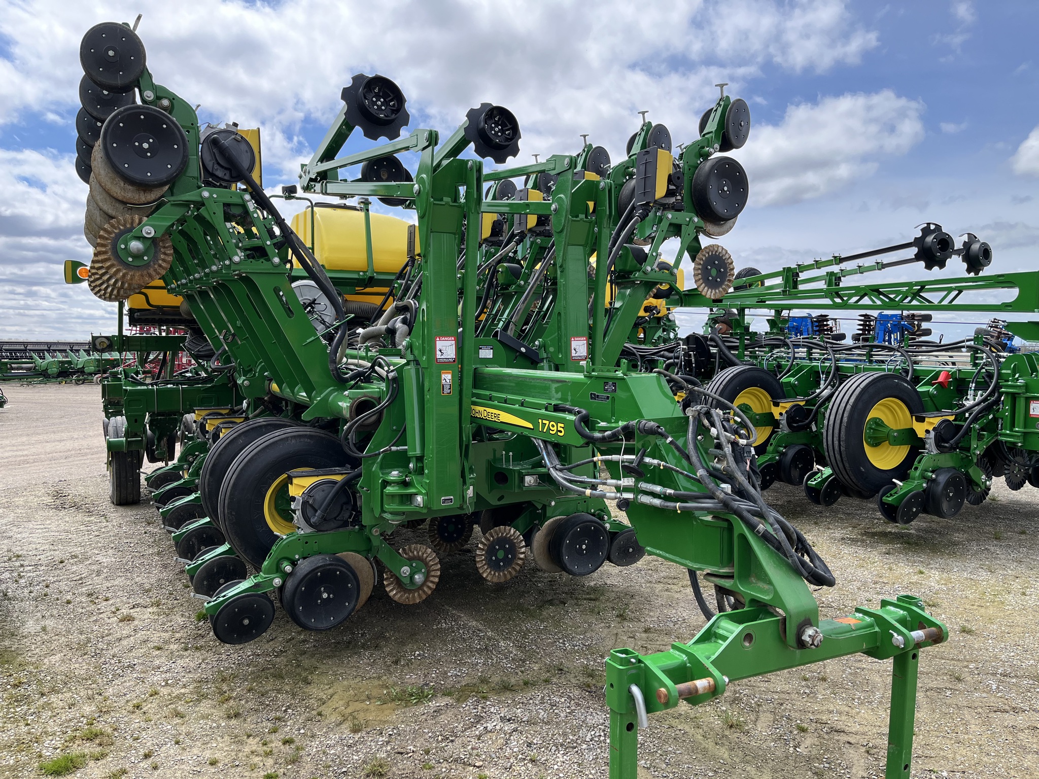 2019 John Deere 1795 Planters: Drawn