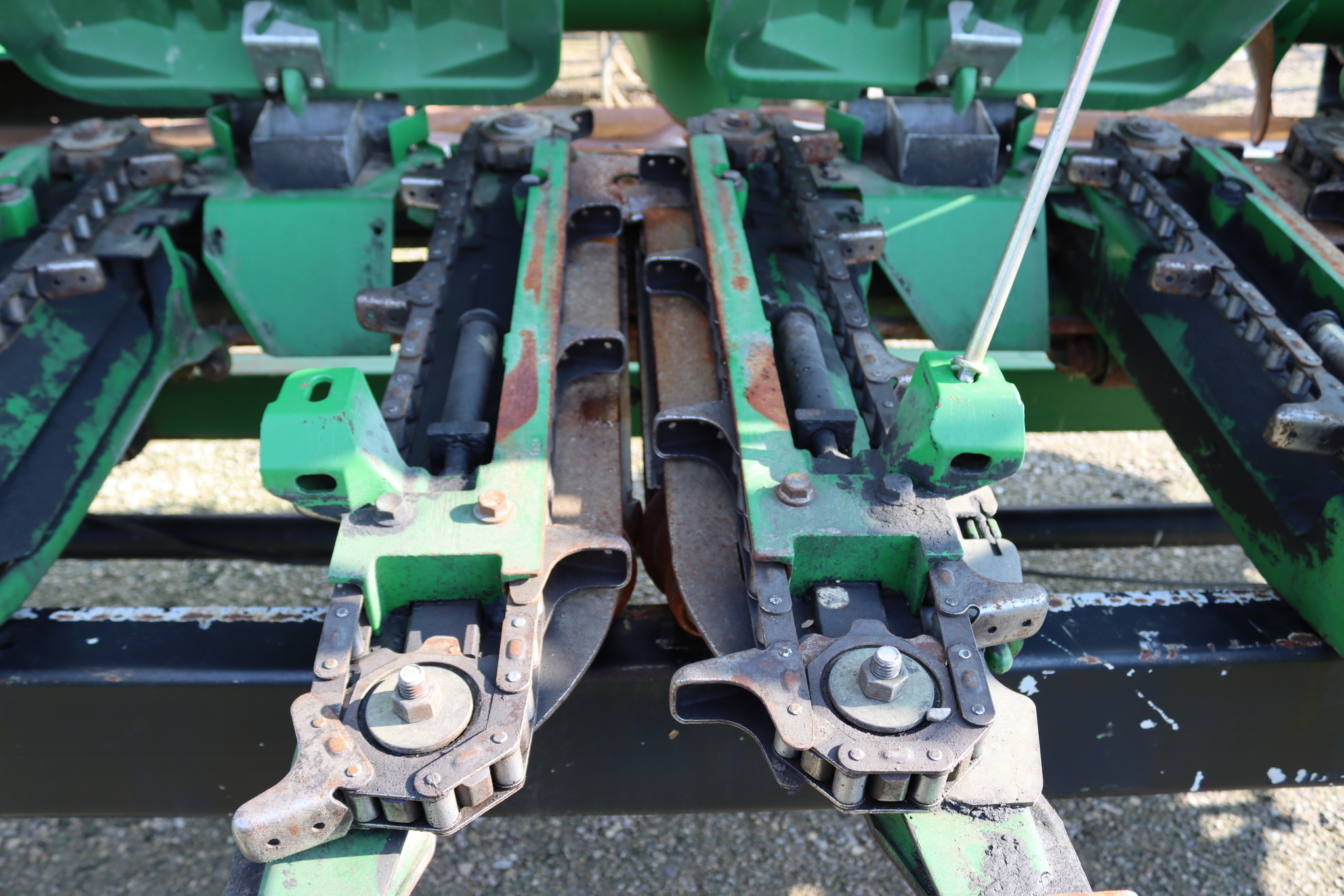 2009 John Deere 606C Corn and Row Crop headers