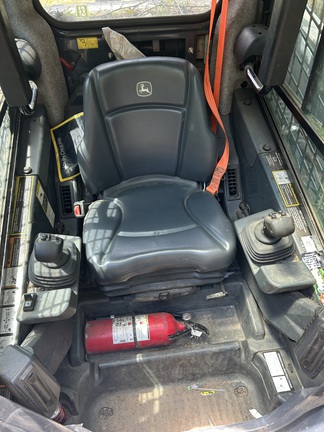 2023 John Deere 331G Photo 6