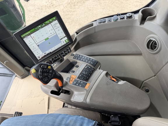 2024 John Deere 800R - Photo40