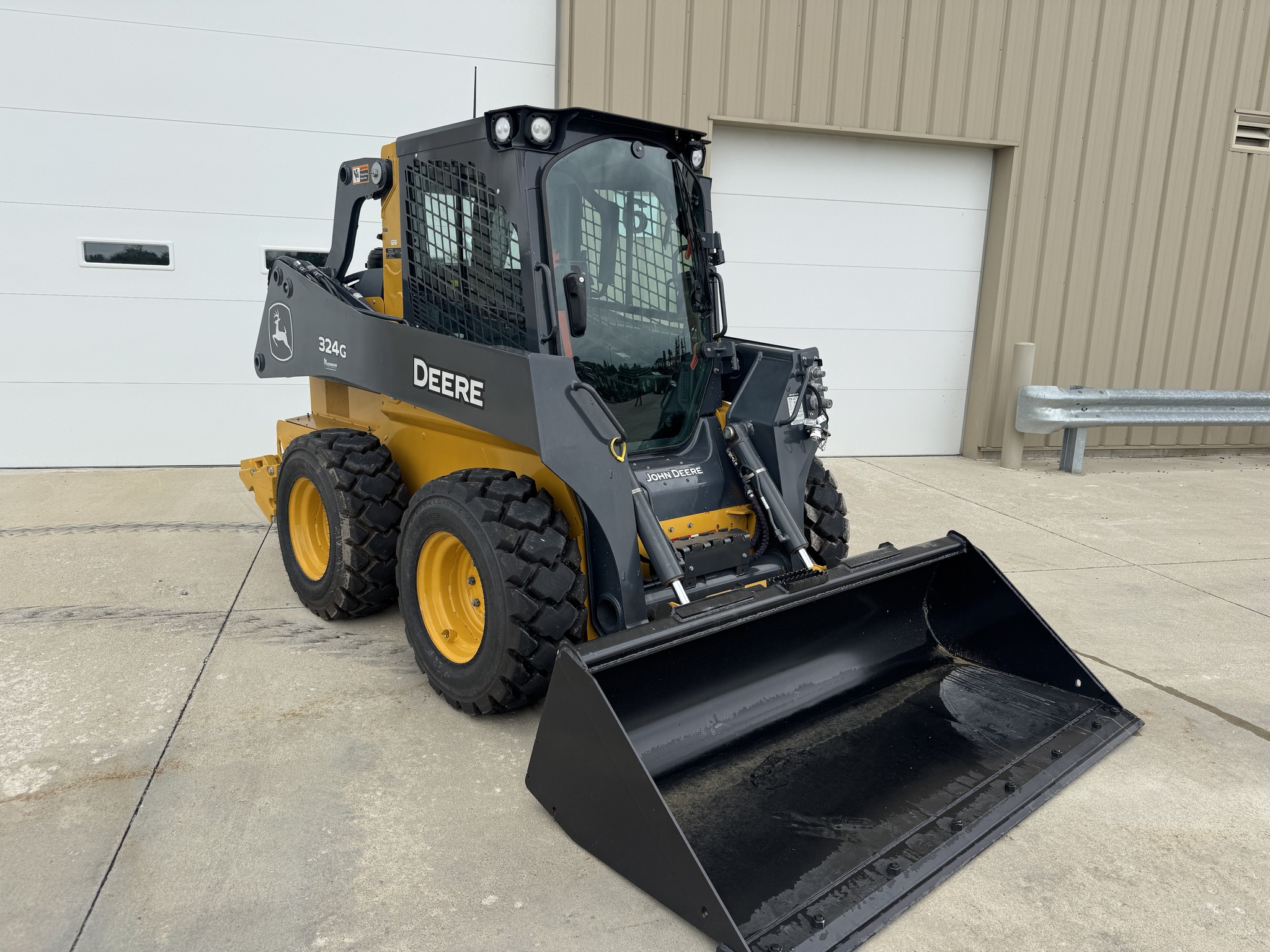 2023 John Deere 324G Image 1
