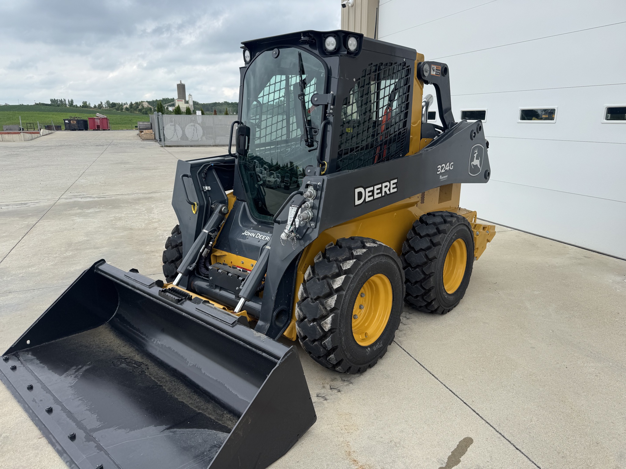 2023 John Deere 324G Image 2