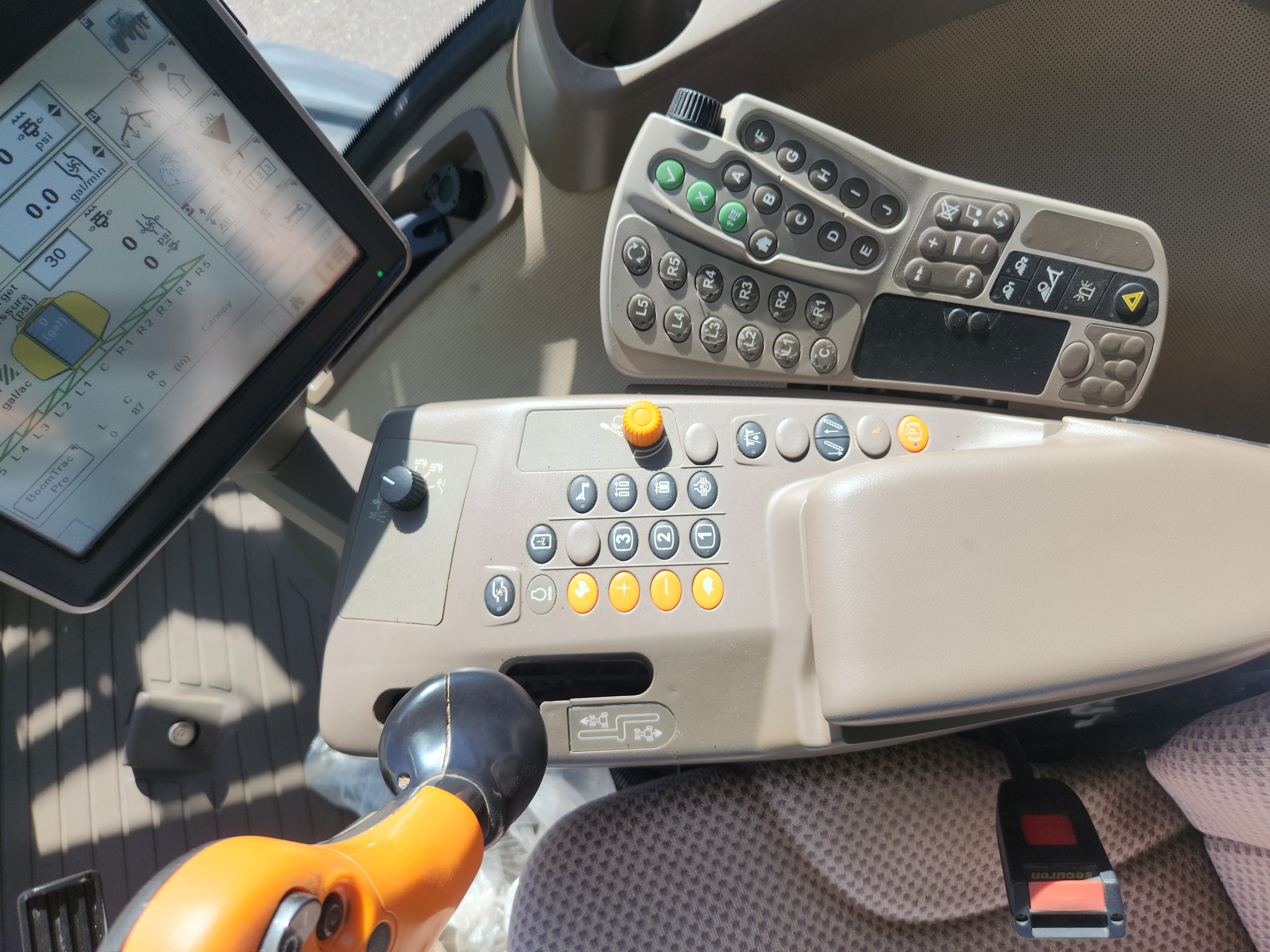 2015 John Deere R4038 Image 17