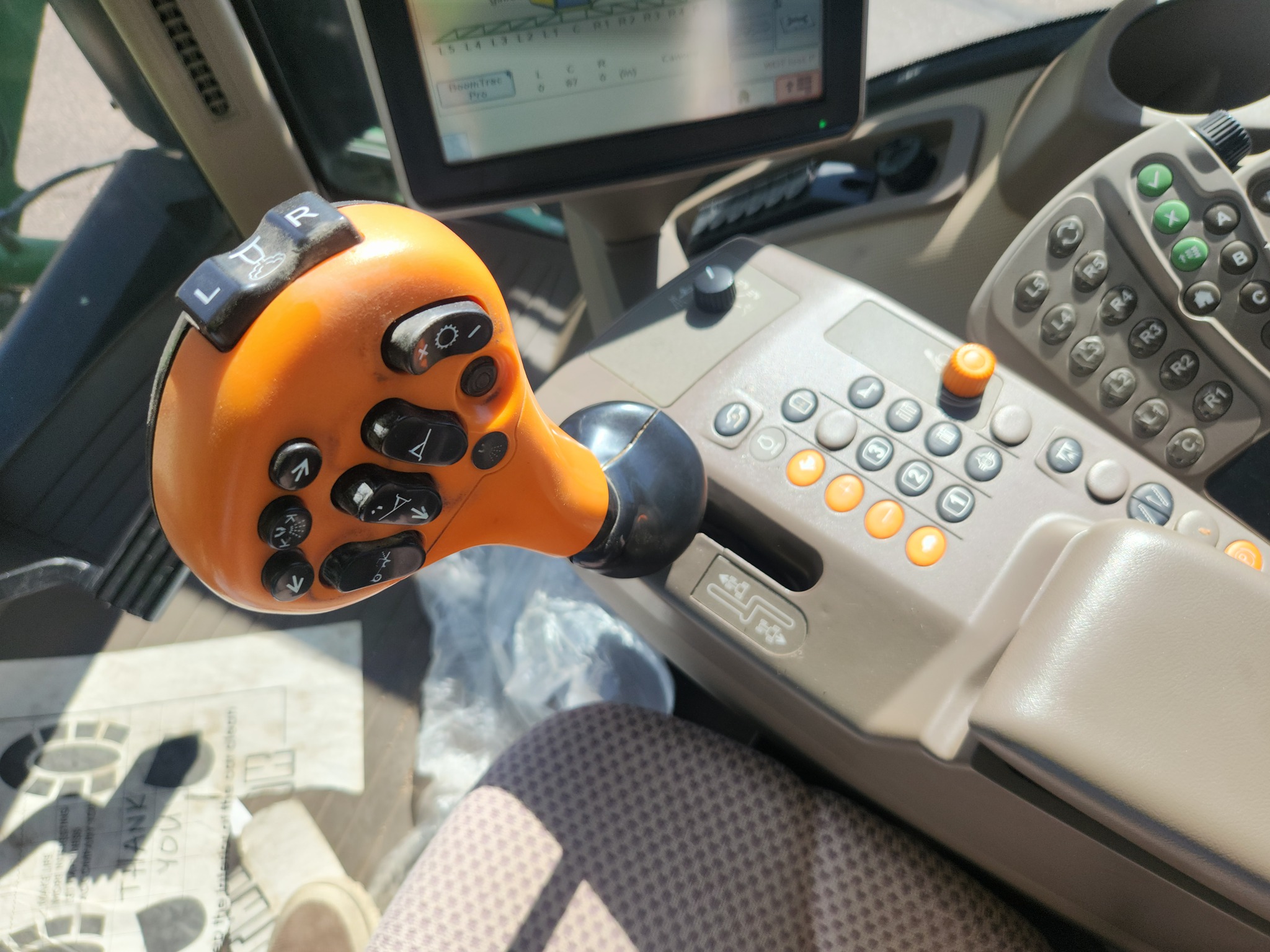 2015 John Deere R4038 Image 18