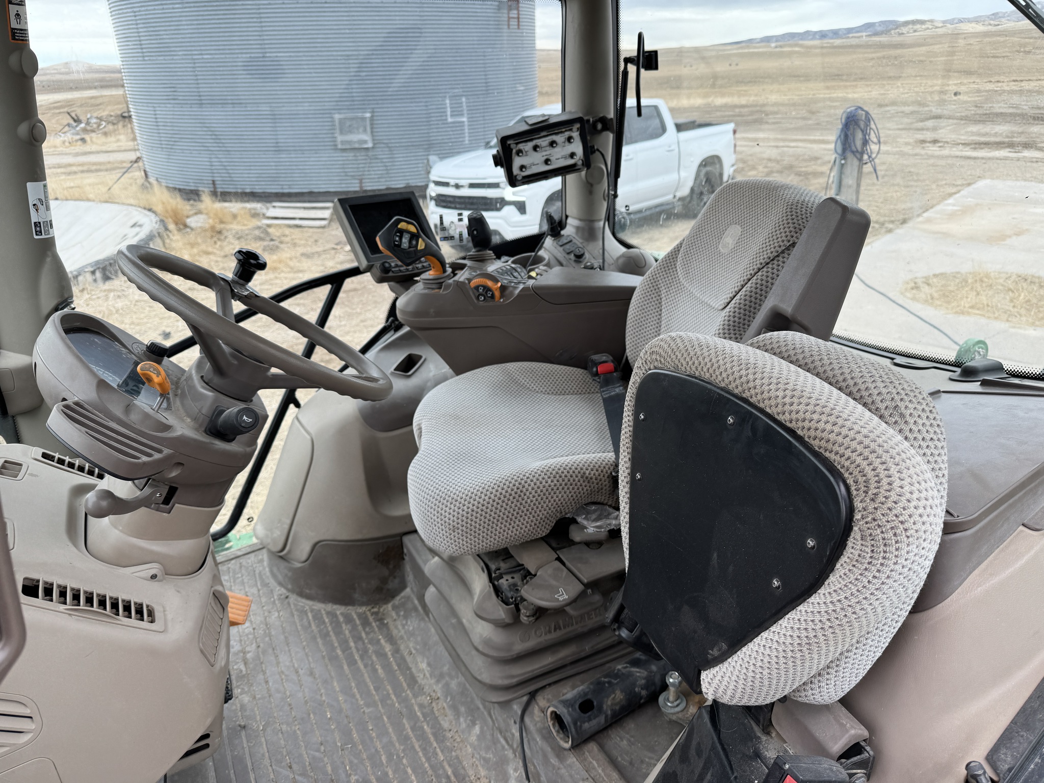 2019 John Deere 6145R Image 11