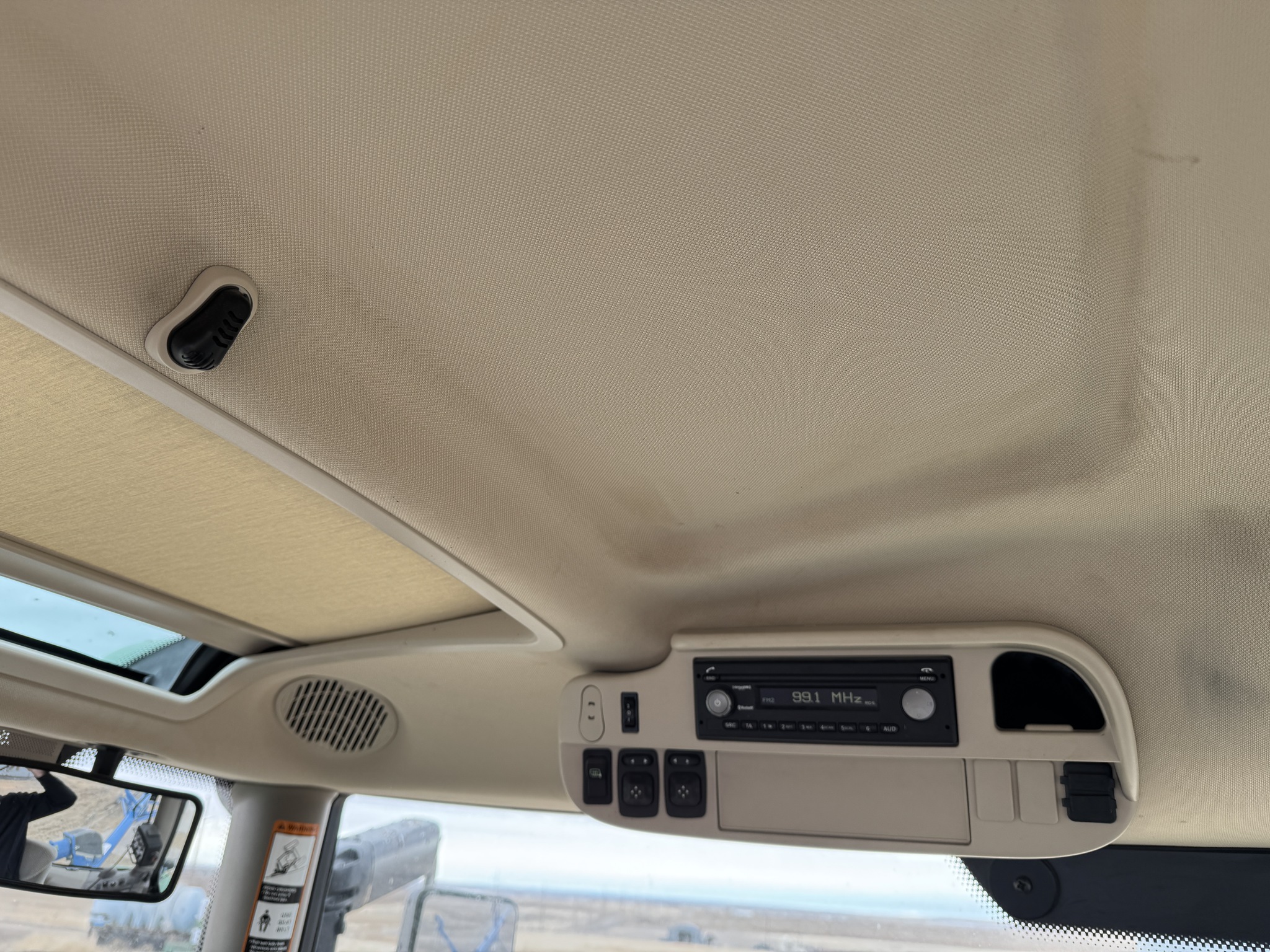 2019 John Deere 6145R Image 13