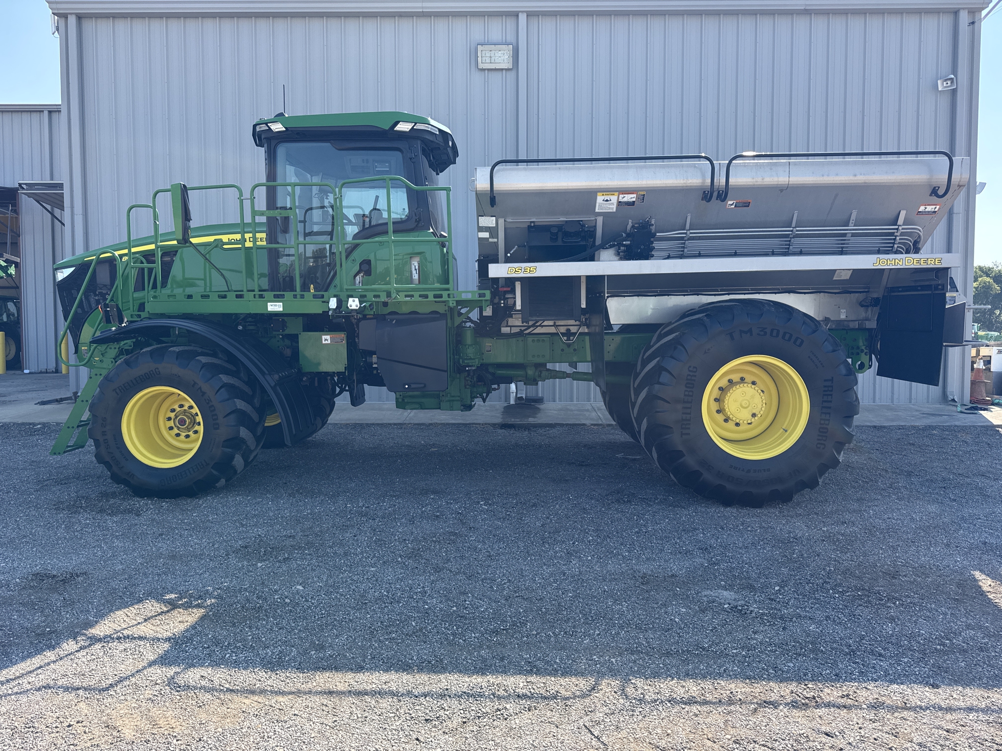 2024 John Deere 800R Image 1