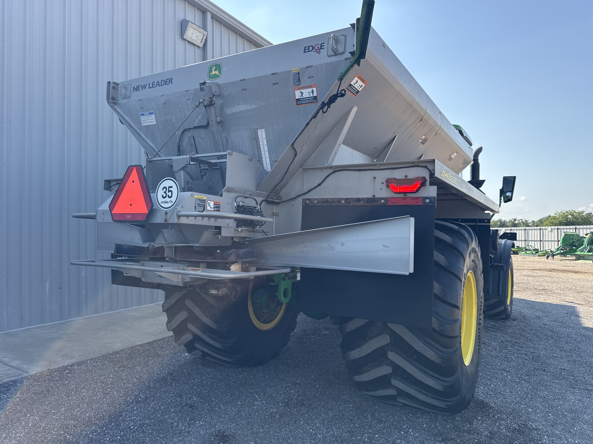 2024 John Deere 800R Image 11