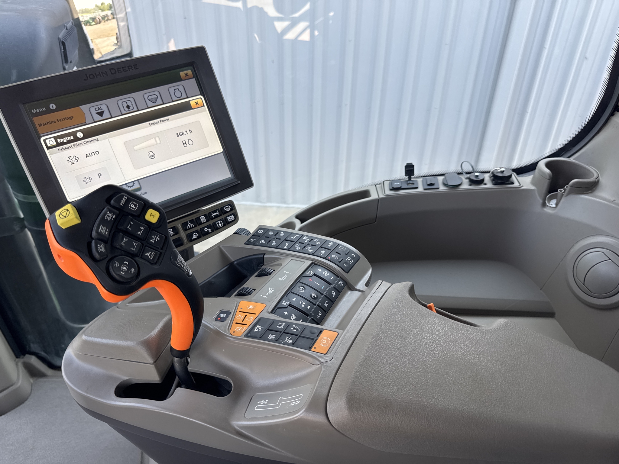 2024 John Deere 800R Image 17