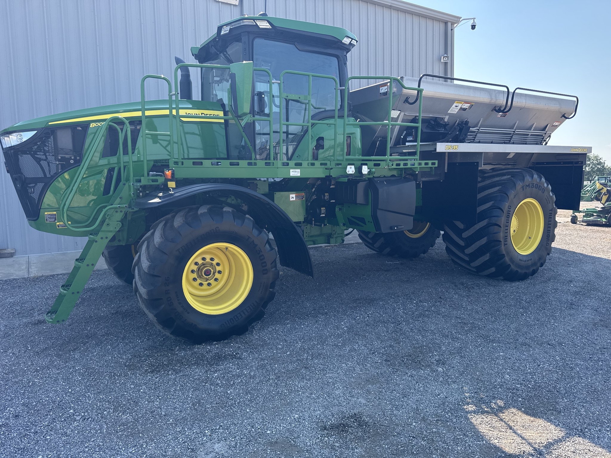 2024 John Deere 800R Image 2