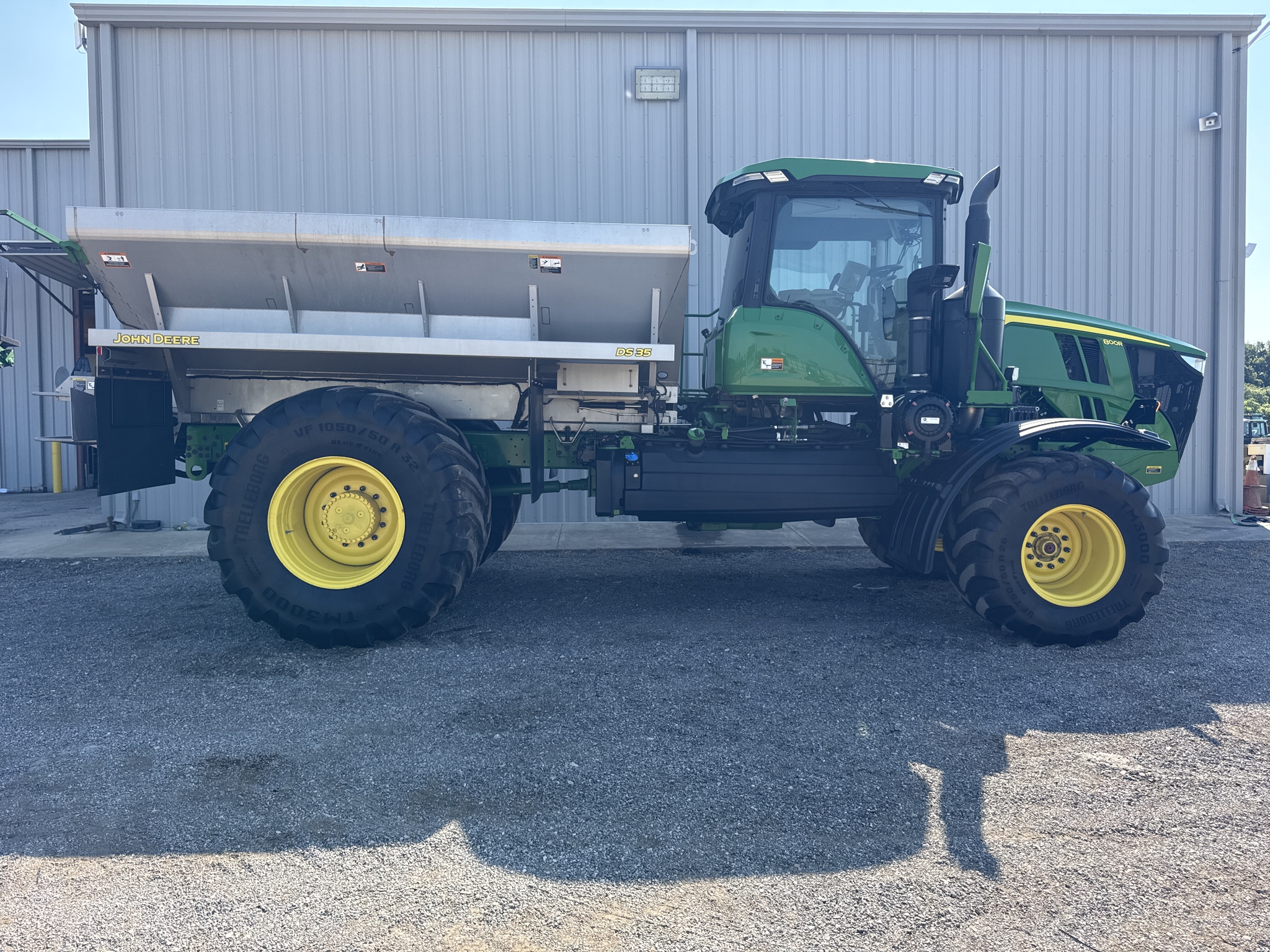 2024 John Deere 800R Image 8
