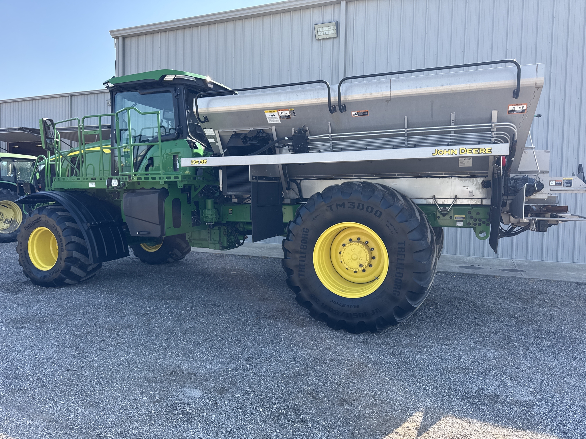 2024 John Deere 800R Image 14