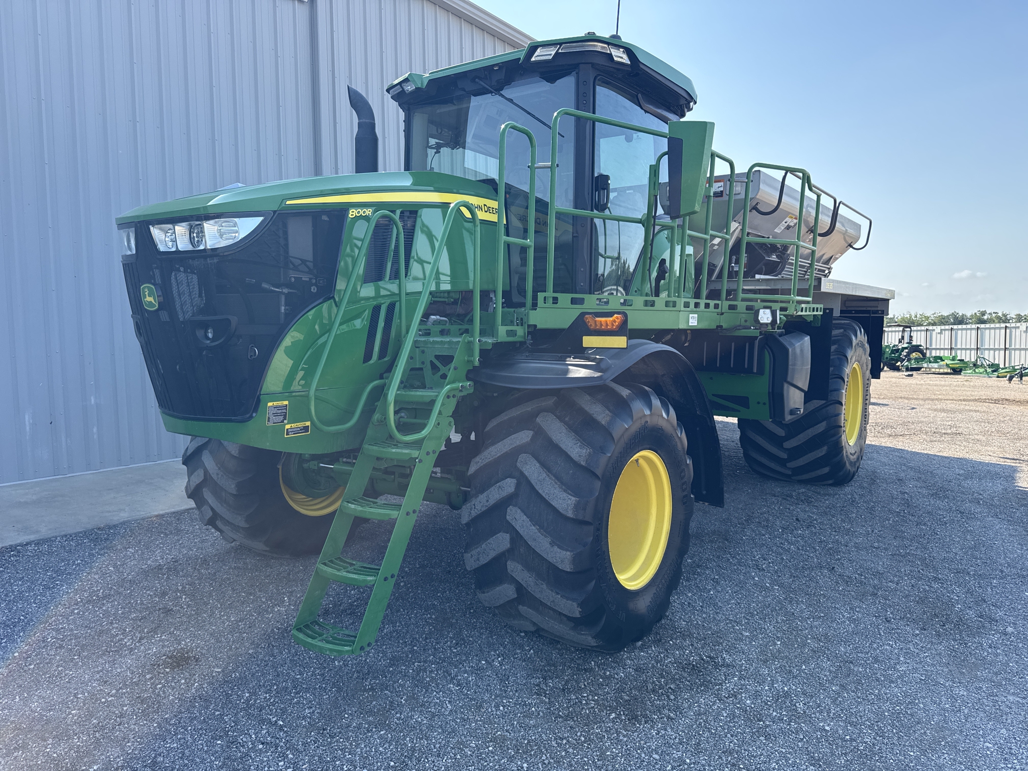 2024 John Deere 800R Image 3