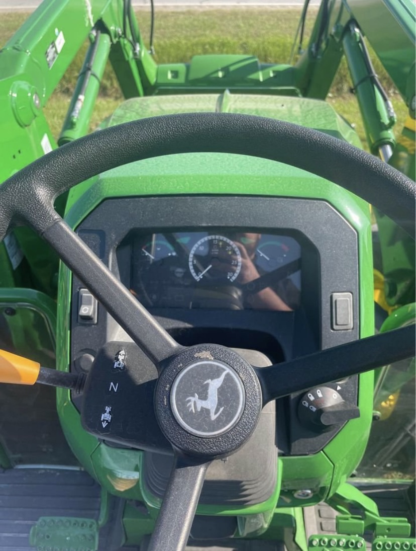 2025 John Deere 5067E Image 7