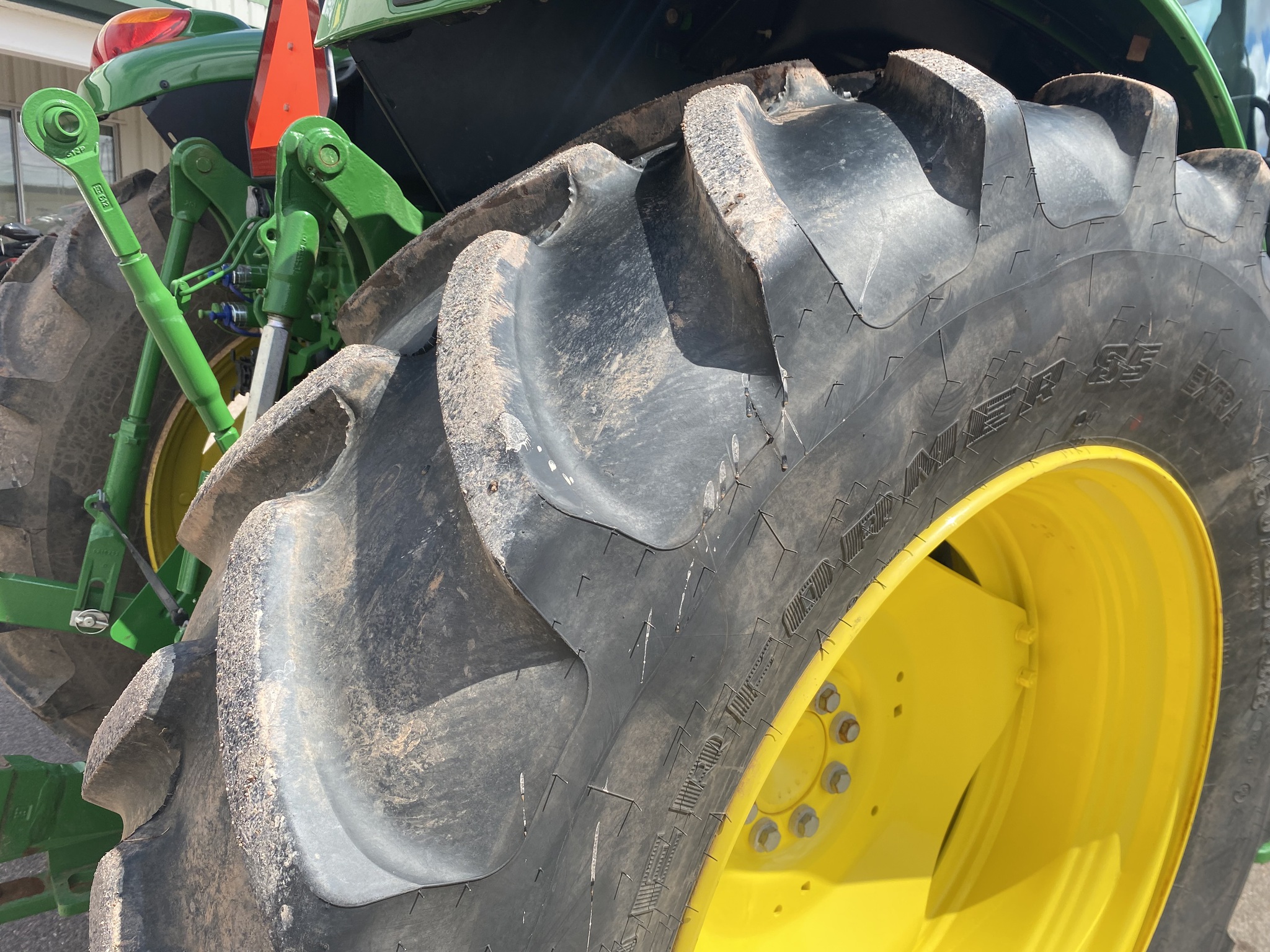 2023 John Deere 6110M Image 15