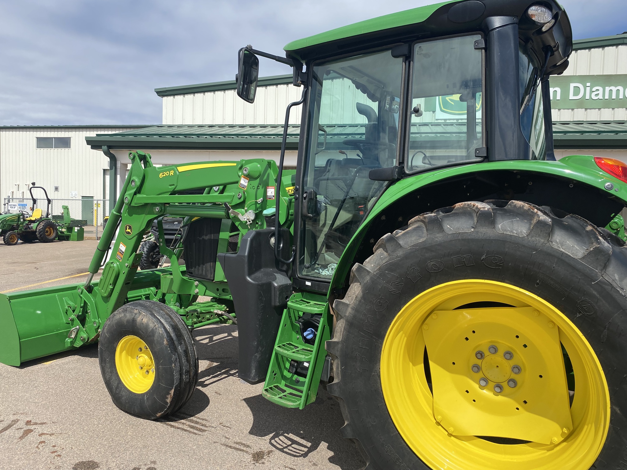 2023 John Deere 6110M Image 3