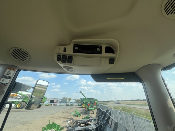 Used 2021 John Deere 6215R Row Crop Tractors at Horizon Ag & Turf in Westlock, AB - Photo12