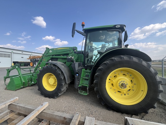 Used 2021 John Deere 6215R Row Crop Tractors at Horizon Ag & Turf in Westlock, AB - Photo4