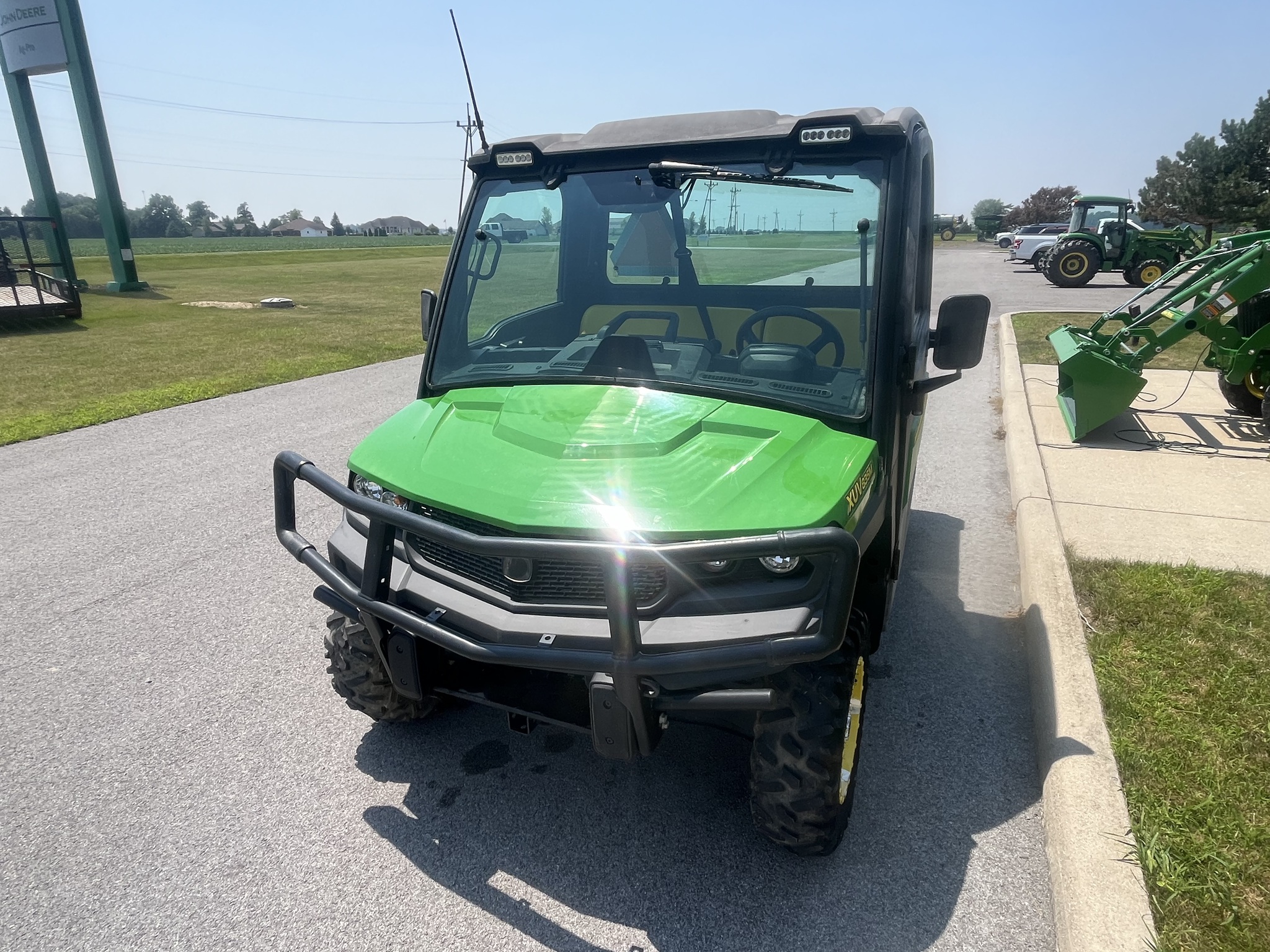 2020 John Deere XUV 835M Image 1