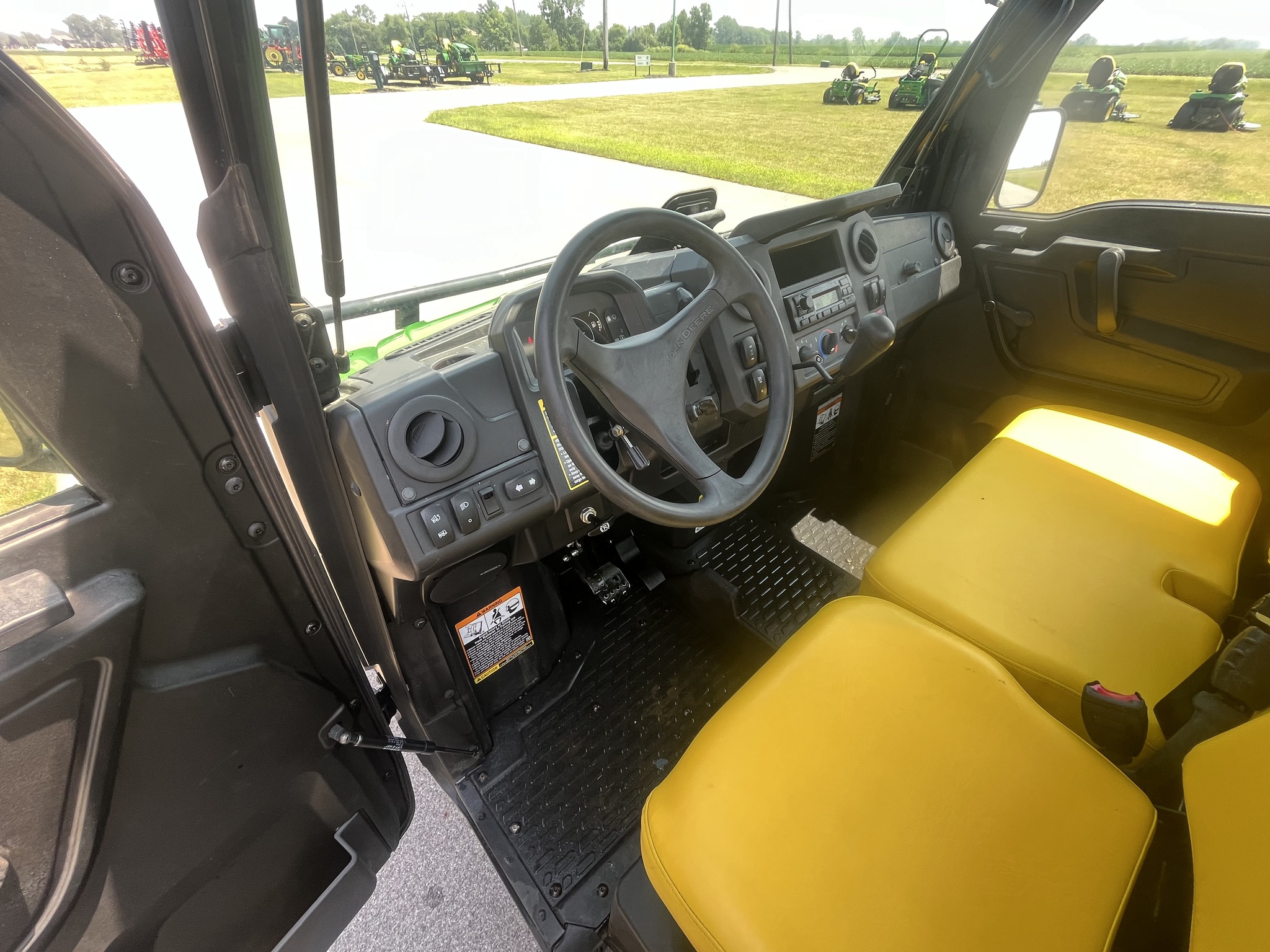 2020 John Deere XUV 835M Image 12