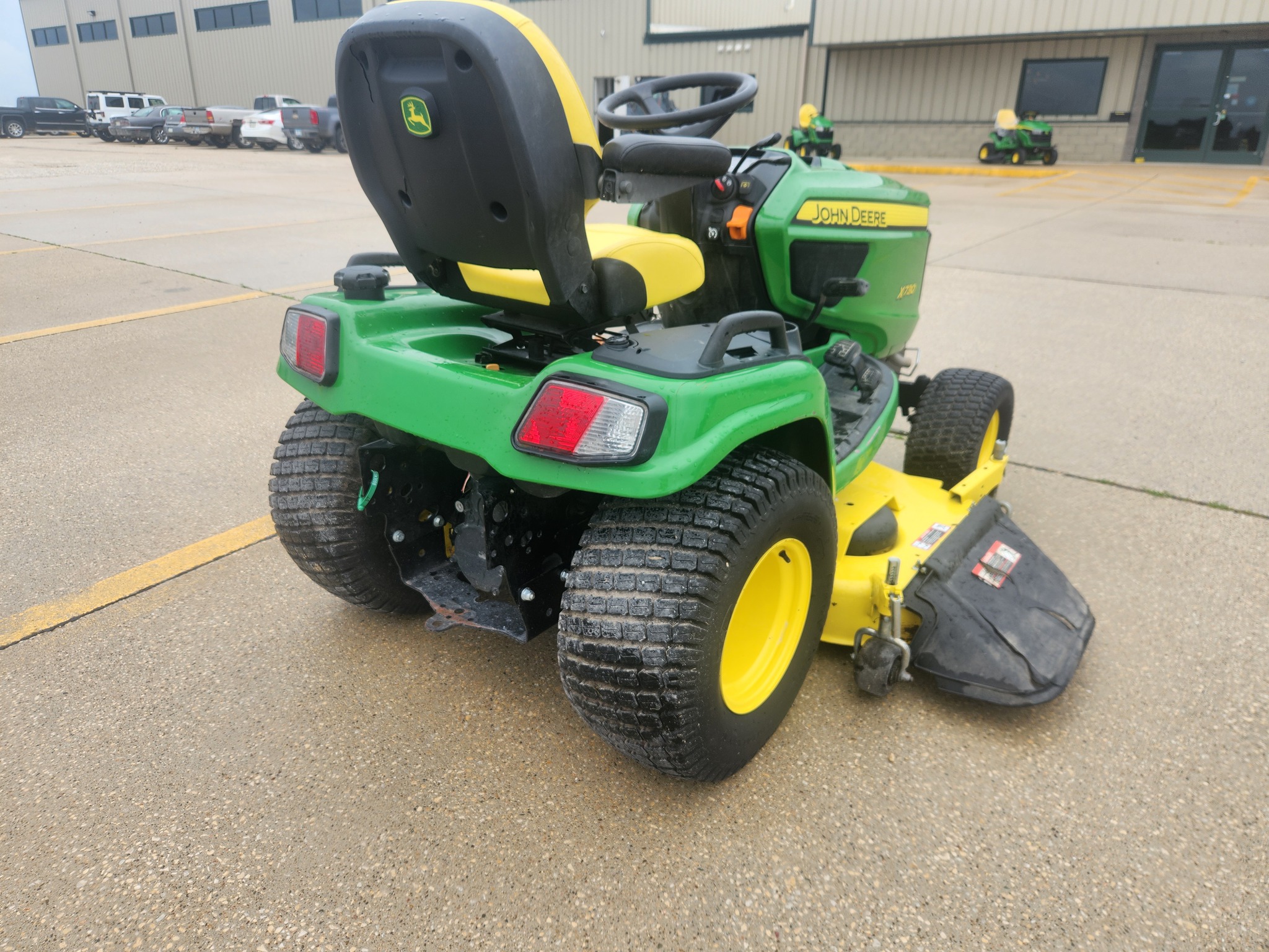 2022 John Deere X730 Image 6