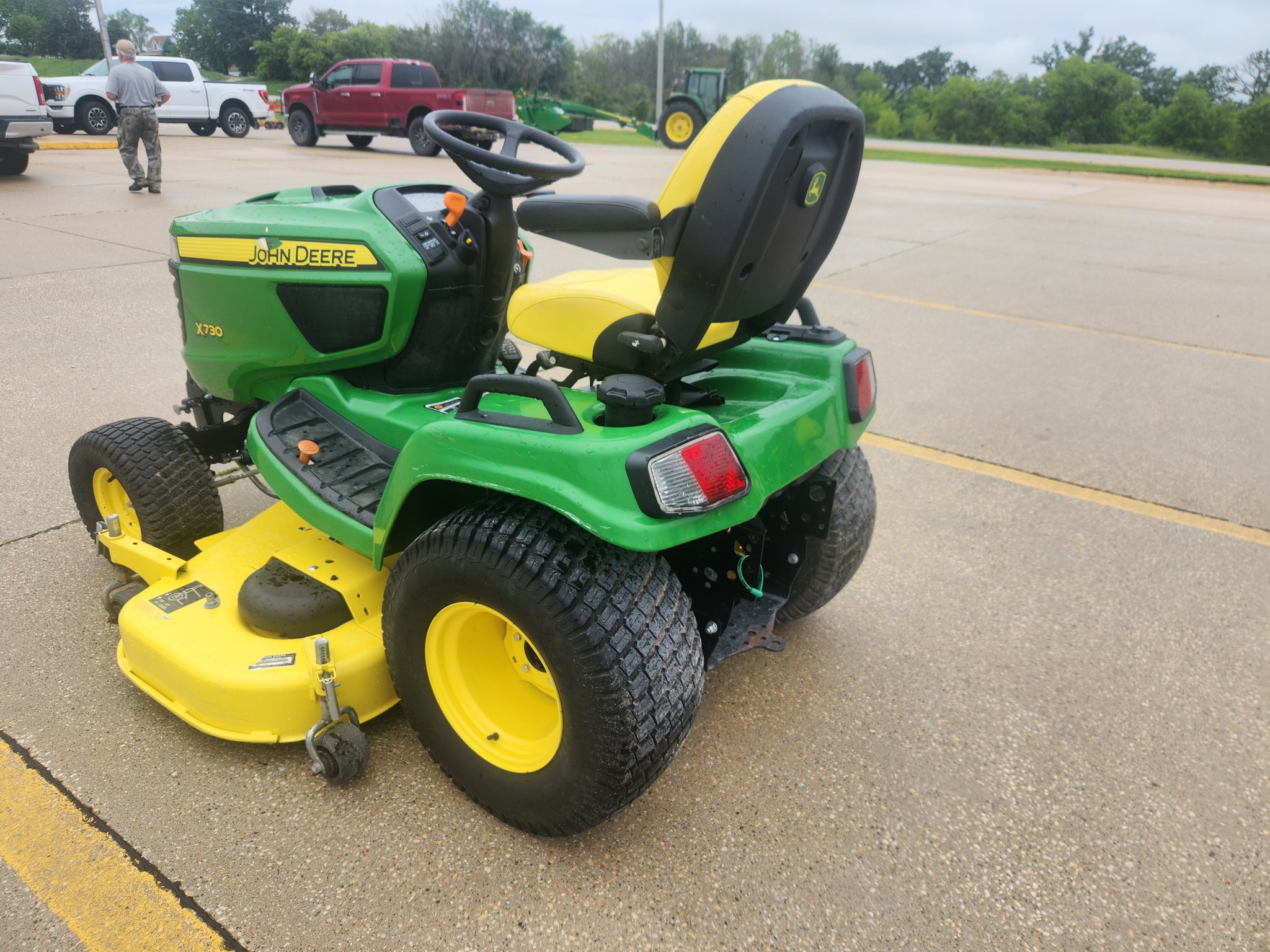 2022 John Deere X730 Image 5