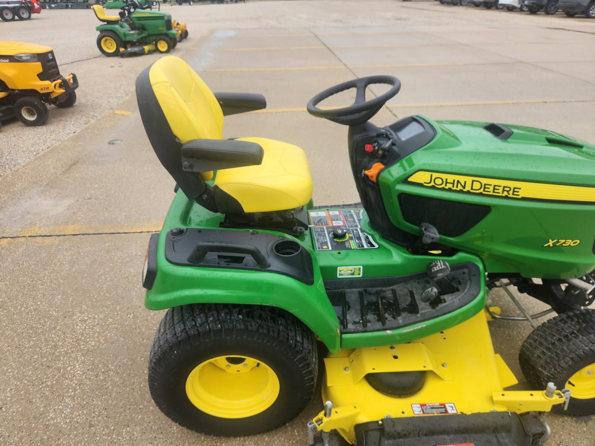 2022 John Deere X730 Image 7