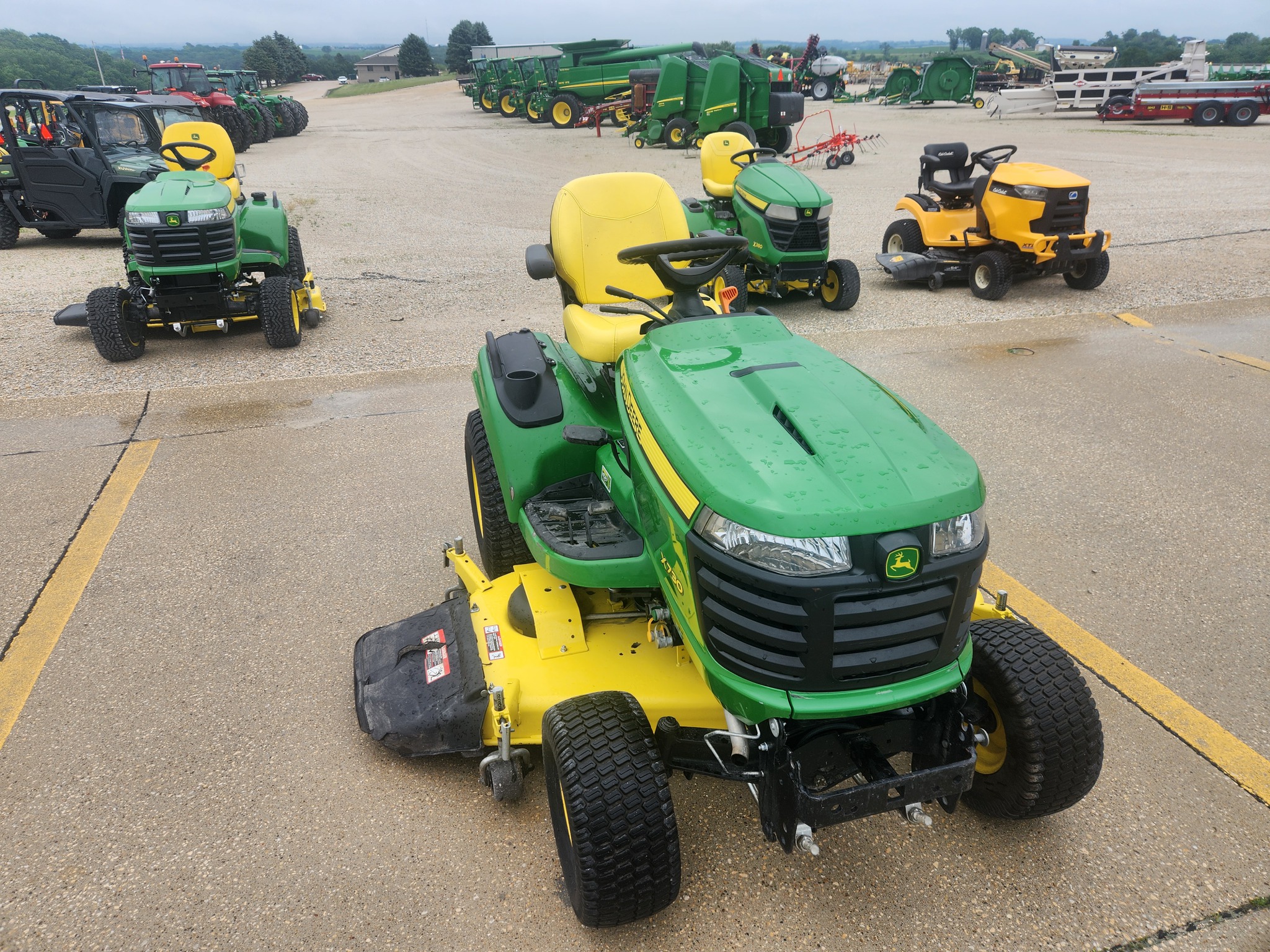 2022 John Deere X730 Image 8