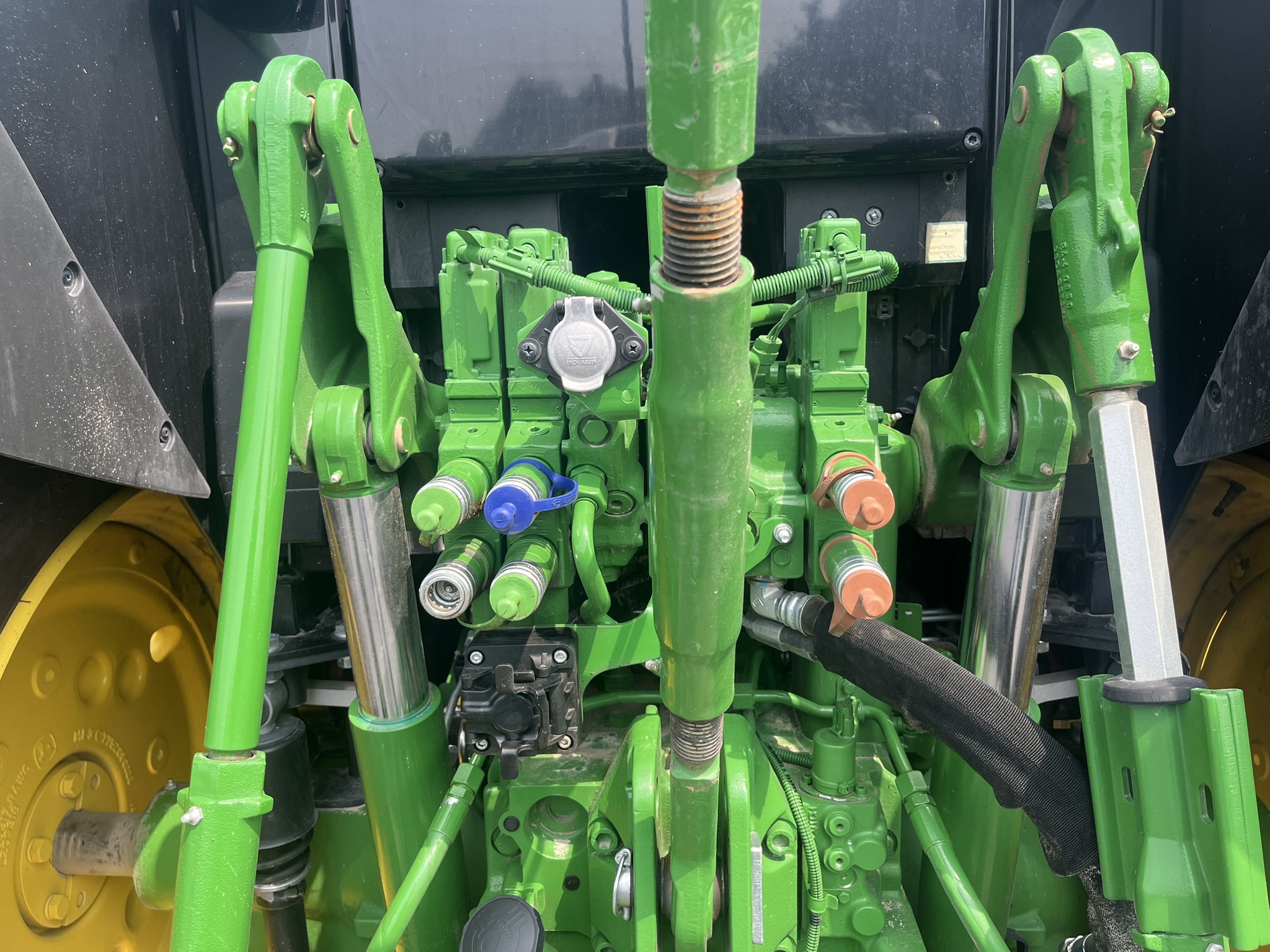 2024 John Deere 6120M Image 9