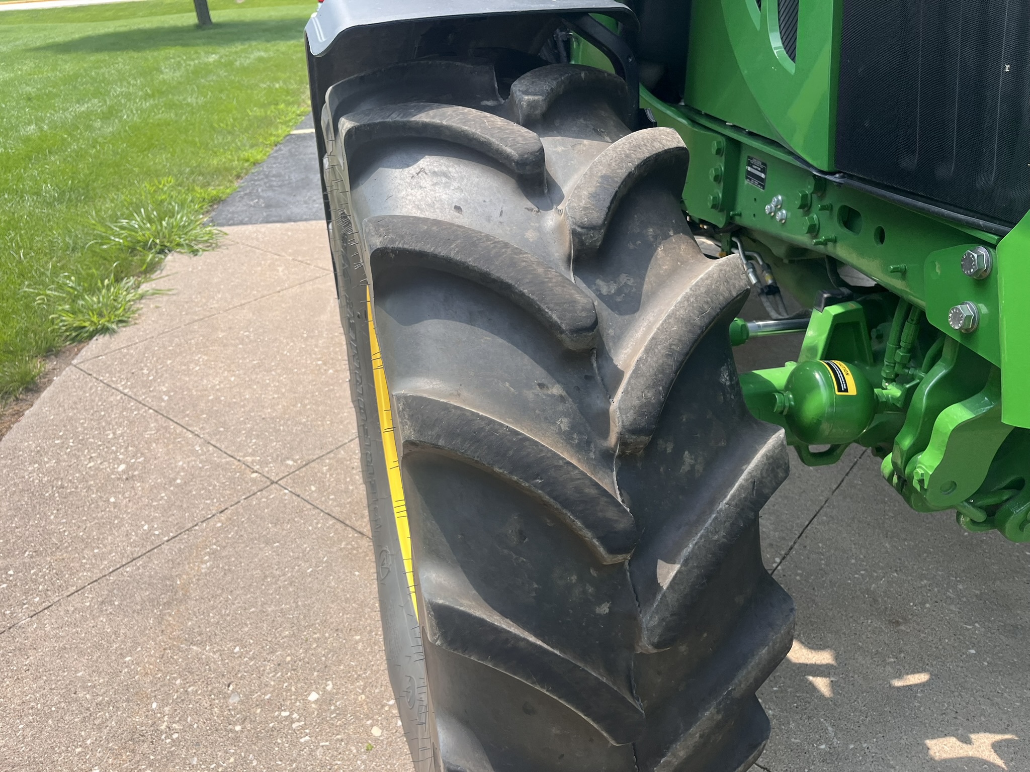 2024 John Deere 6120M Image 10