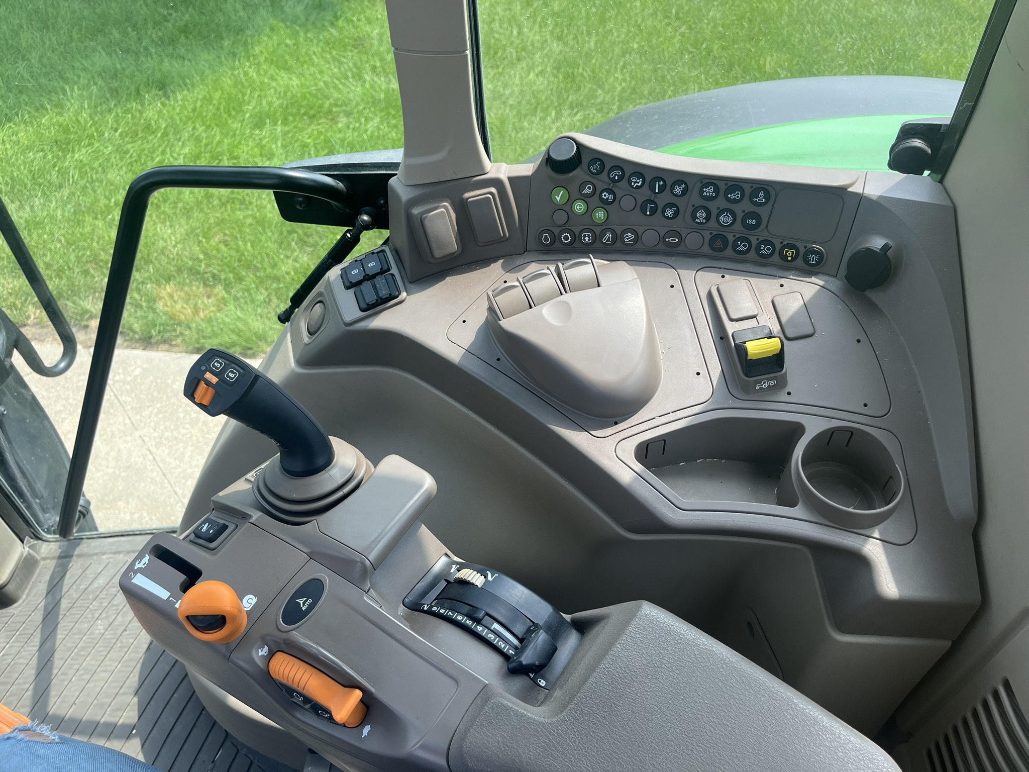 2024 John Deere 6120M Image 17