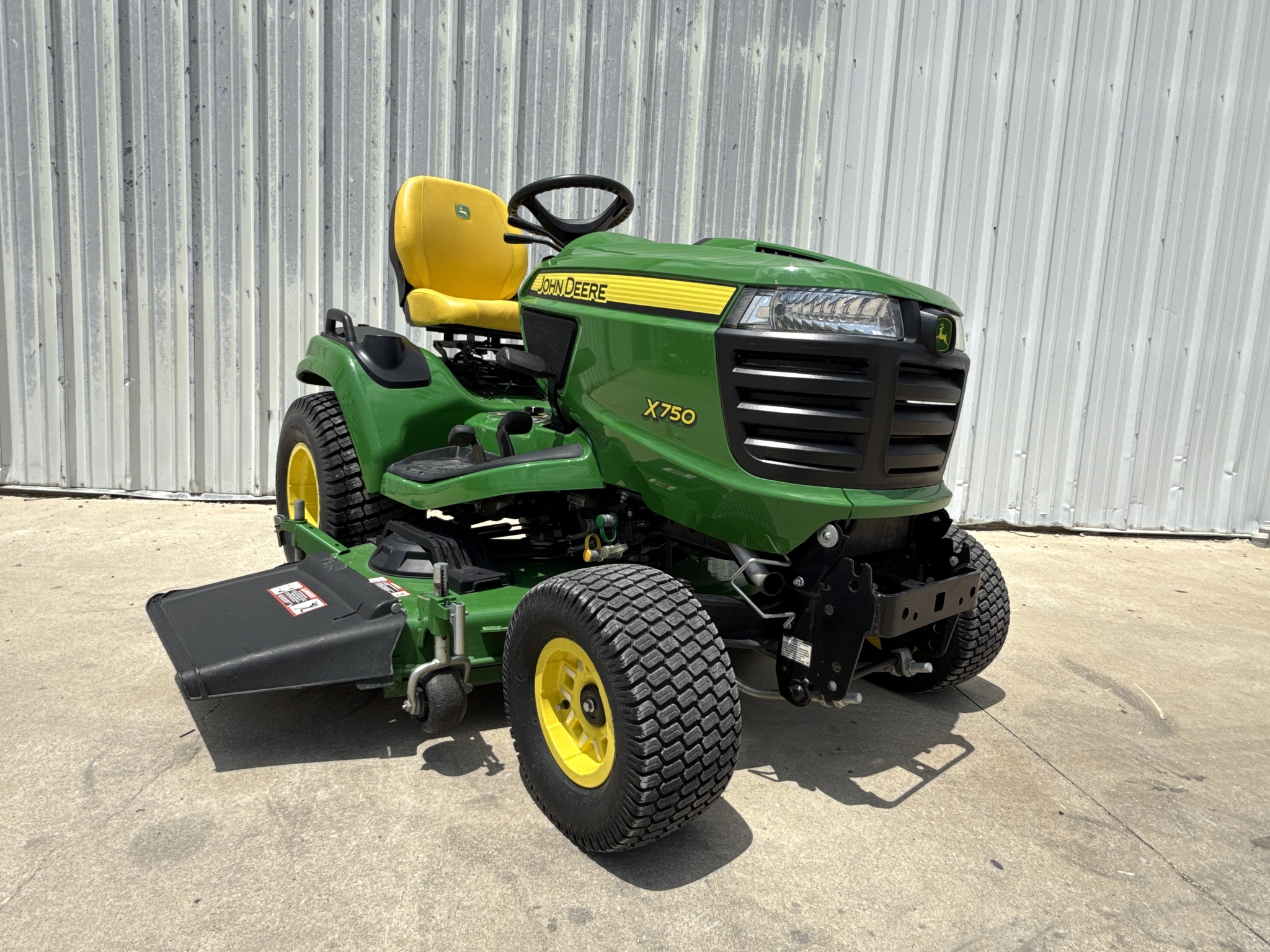 2024 John Deere X750 Image 5