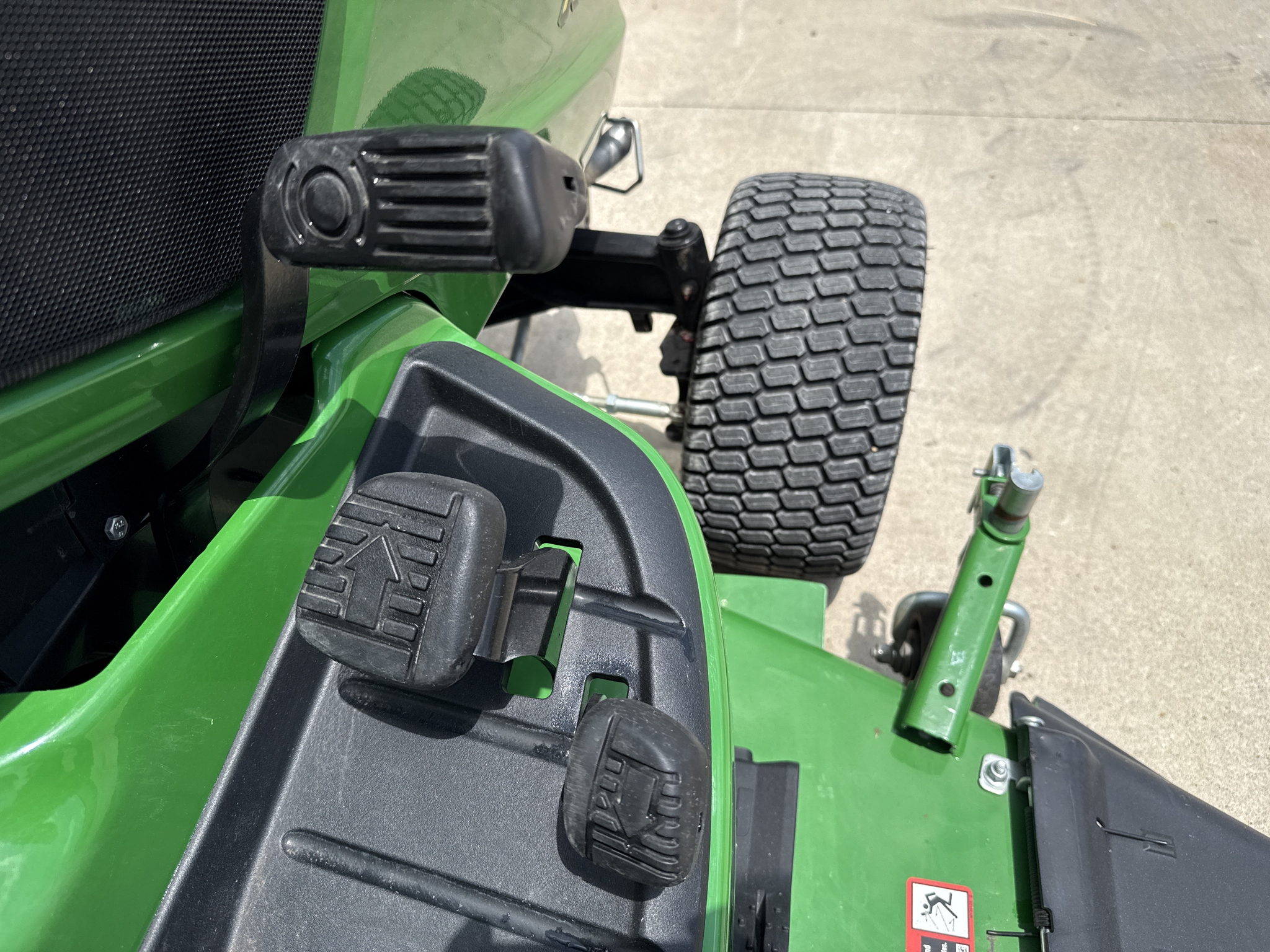 2024 John Deere X750 Image 12