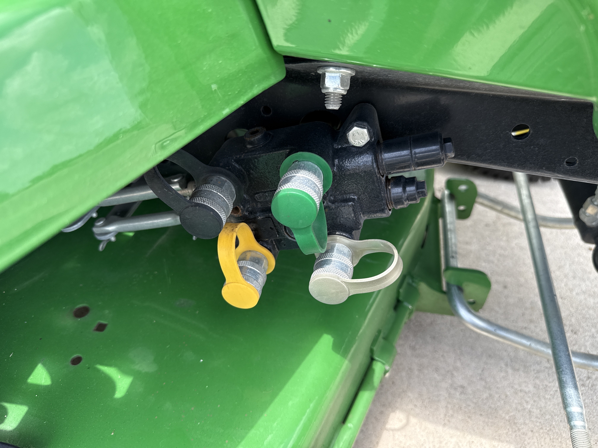 2024 John Deere X750 Image 13