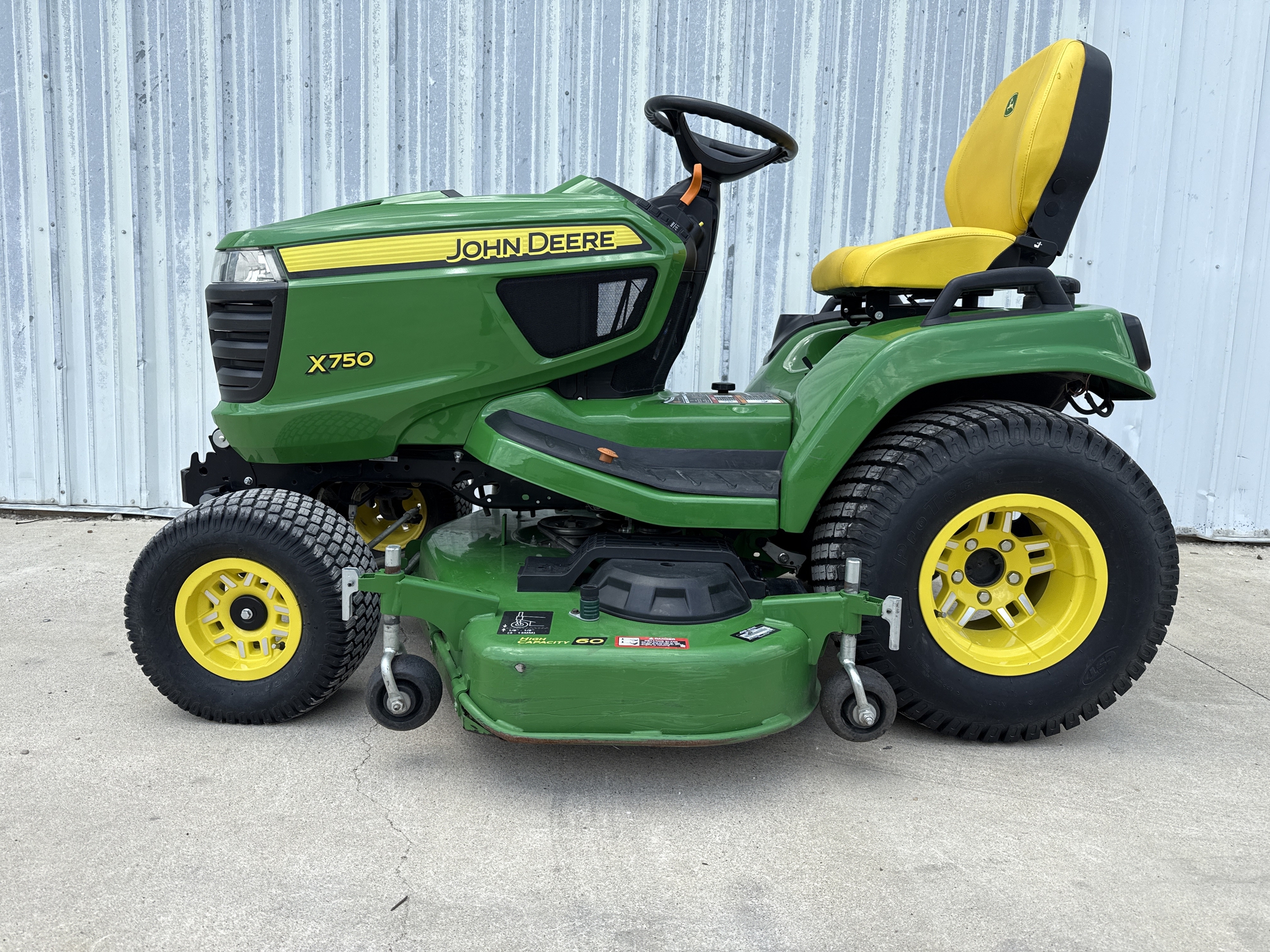 2024 John Deere X750 Image 1