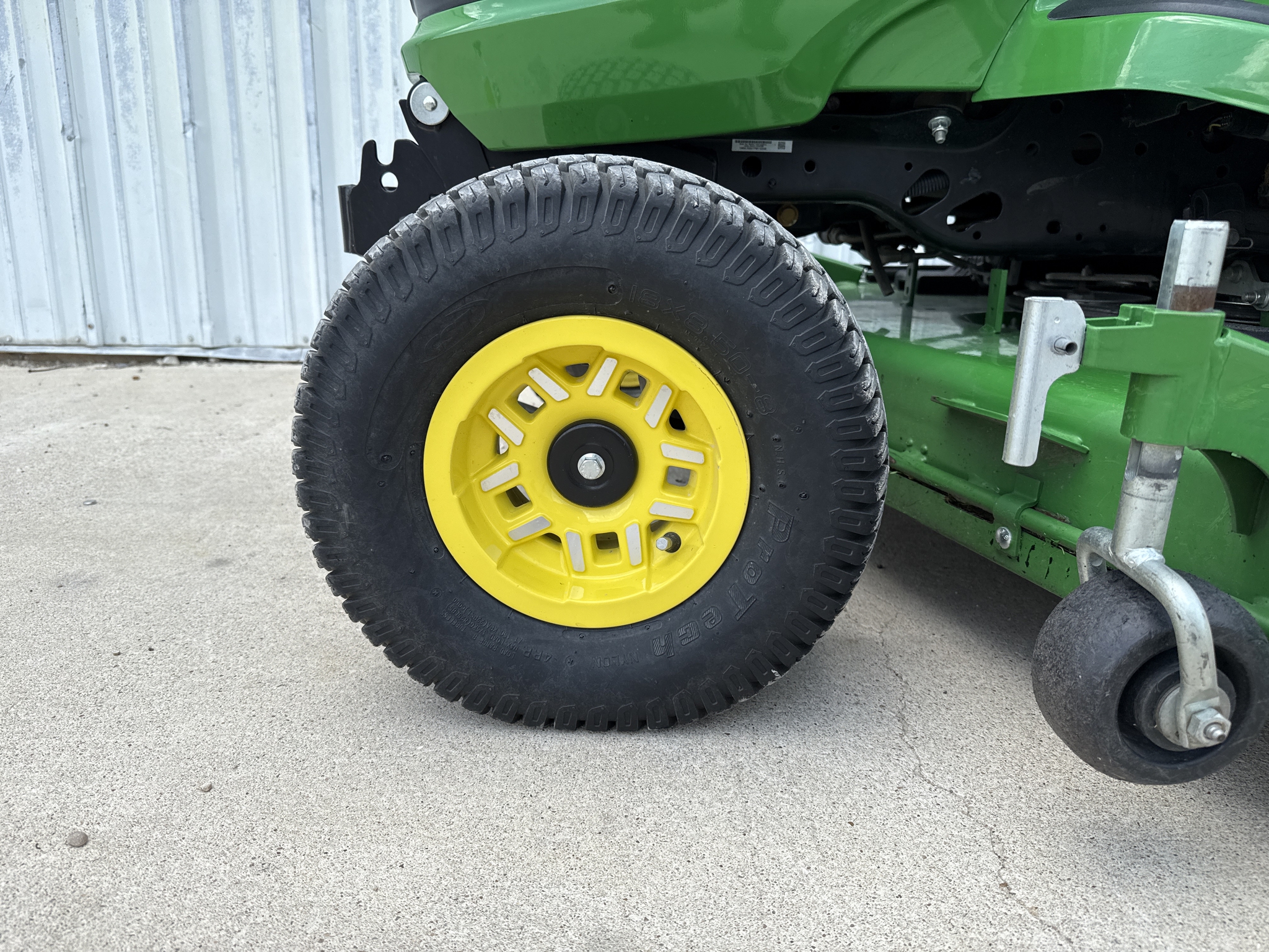 2024 John Deere X750 Image 16