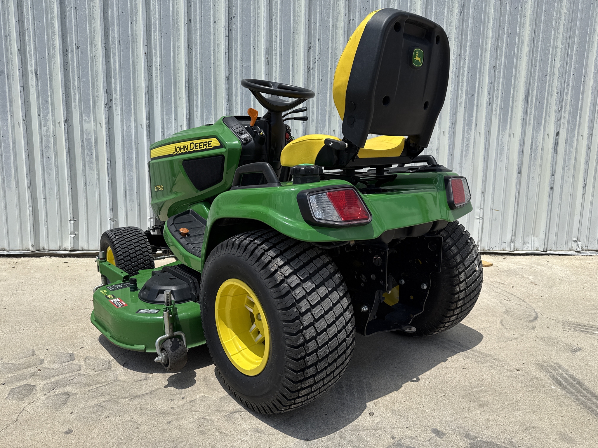 2024 John Deere X750 Image 3