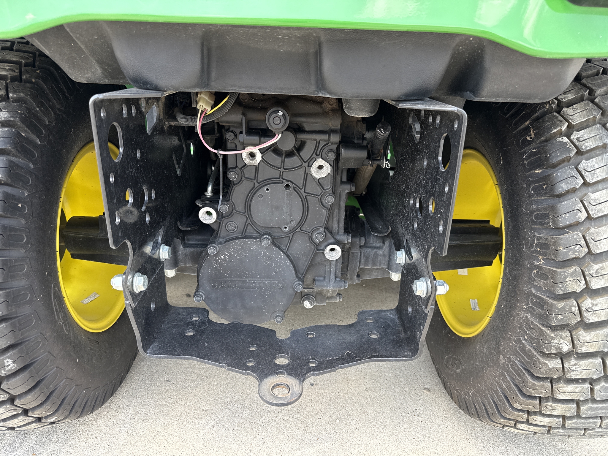 2024 John Deere X750 Image 15