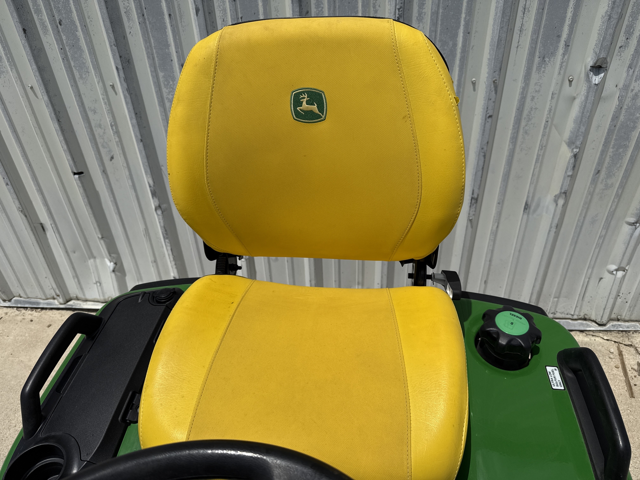 2024 John Deere X750 Image 10