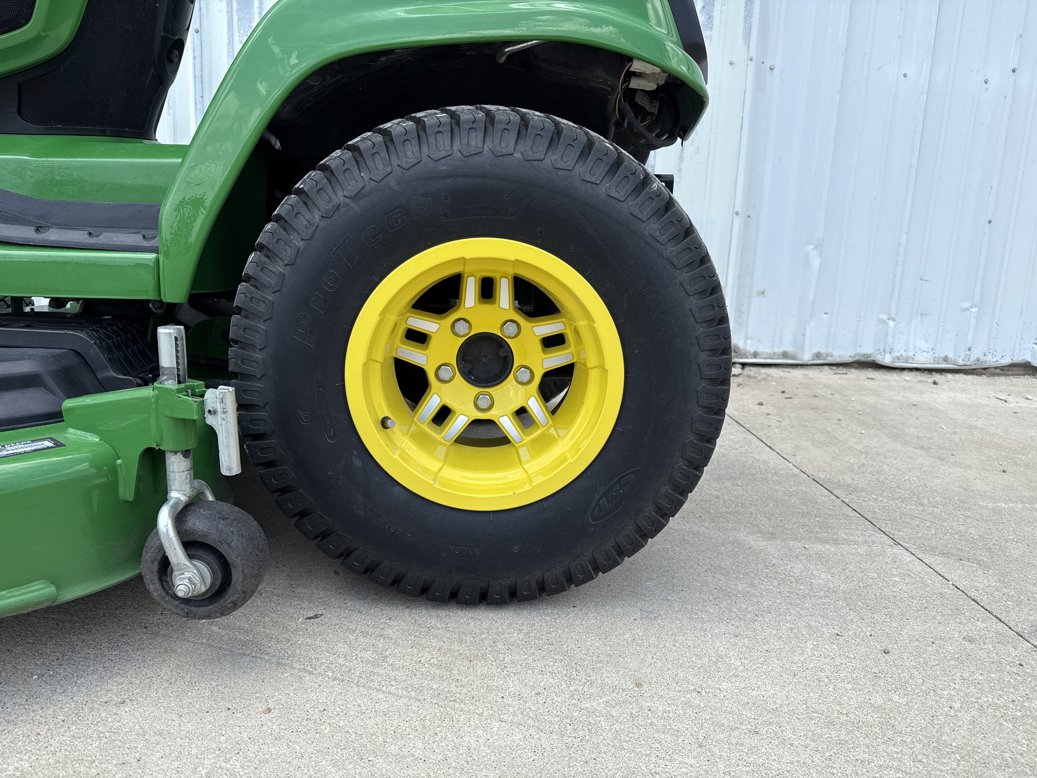 2024 John Deere X750 Image 17