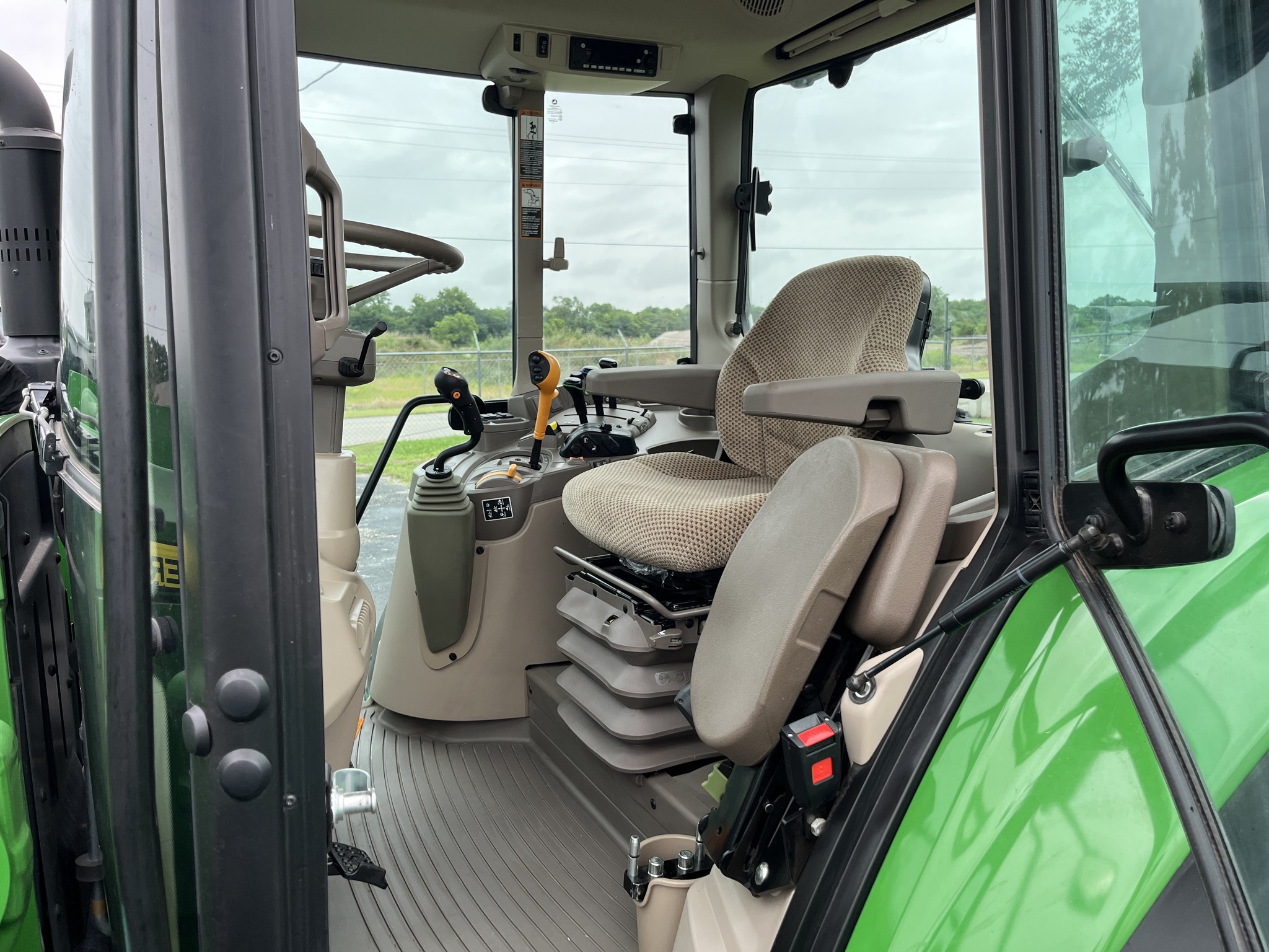 2024 John Deere 6120M Image 30