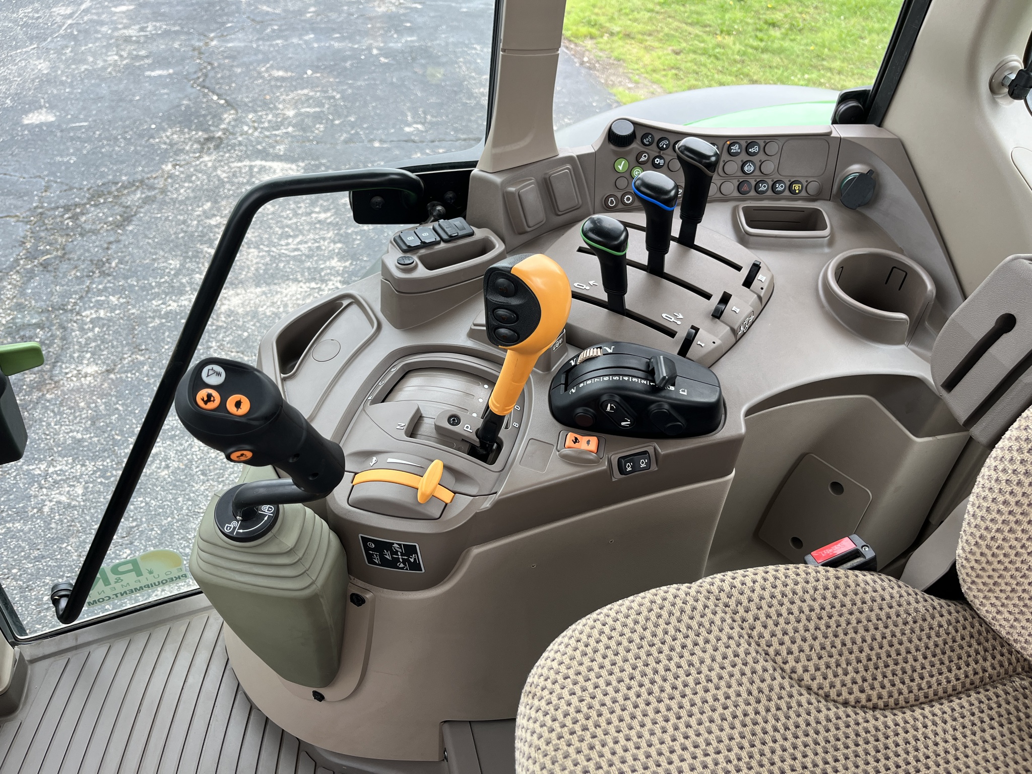 2024 John Deere 6120M Image 39