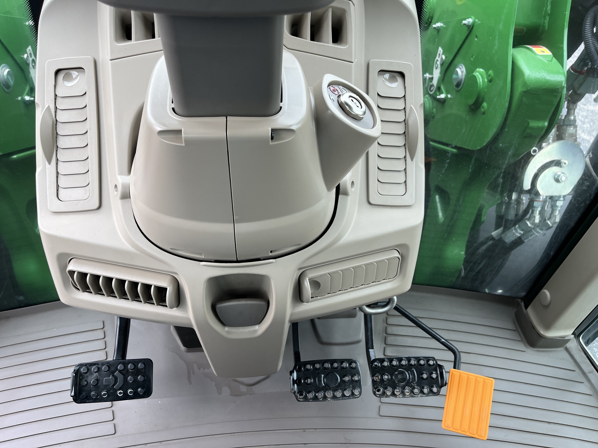 2024 John Deere 6120M Image 38