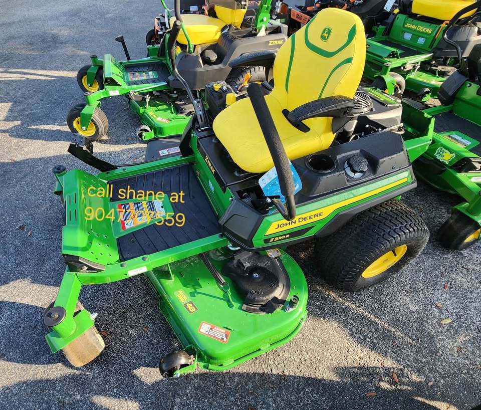 2025 John Deere Z330R Image 3