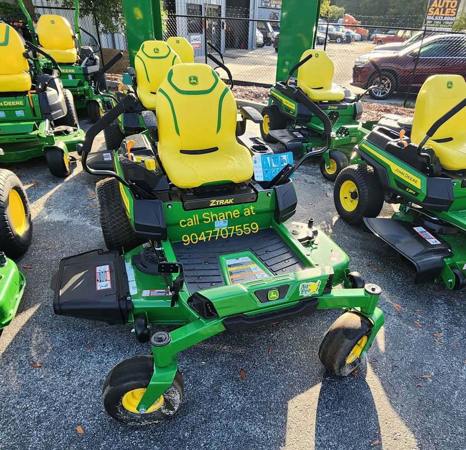 2025 John Deere Z330R Image 2