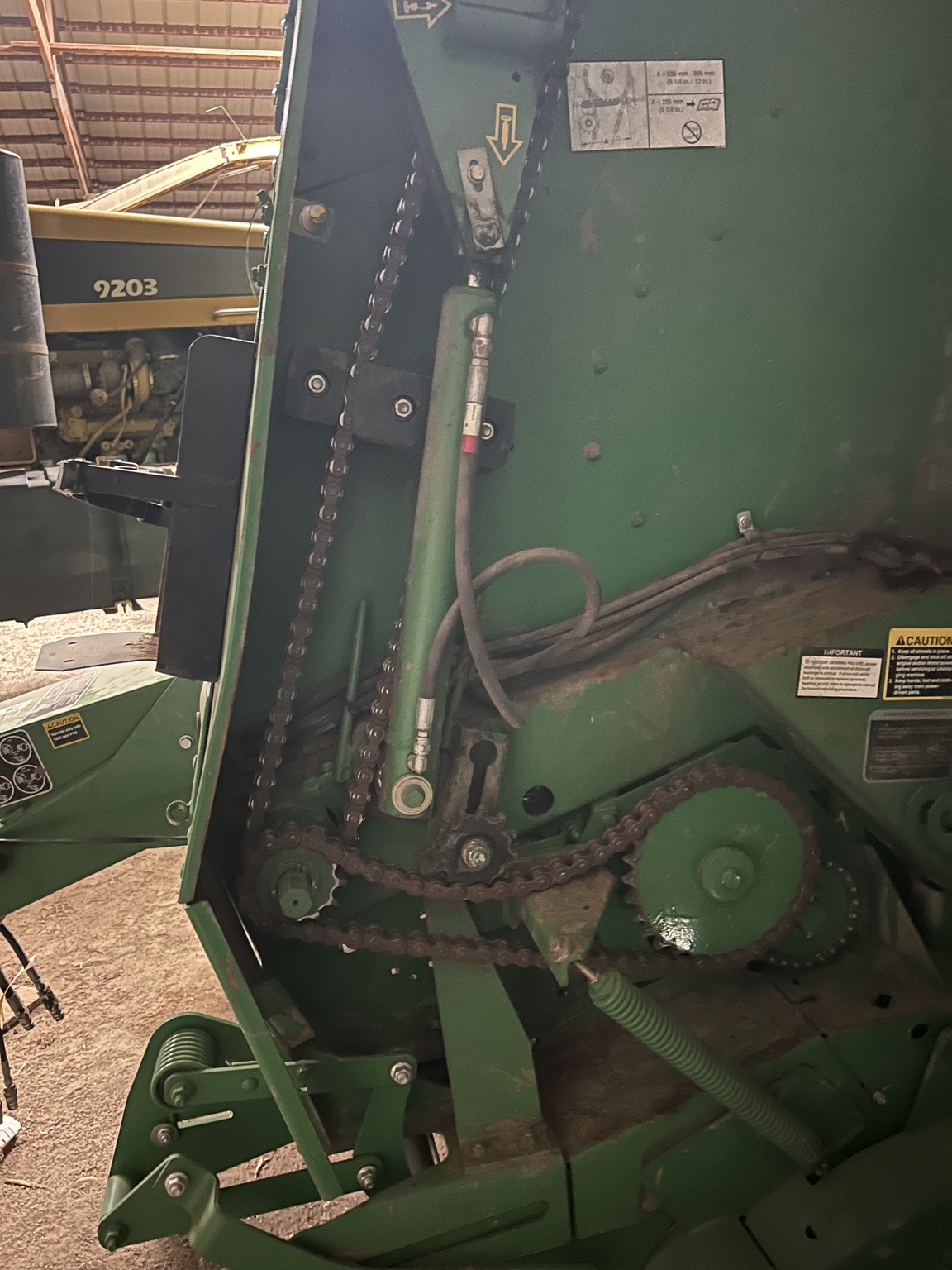2018 John Deere 560M Image 5