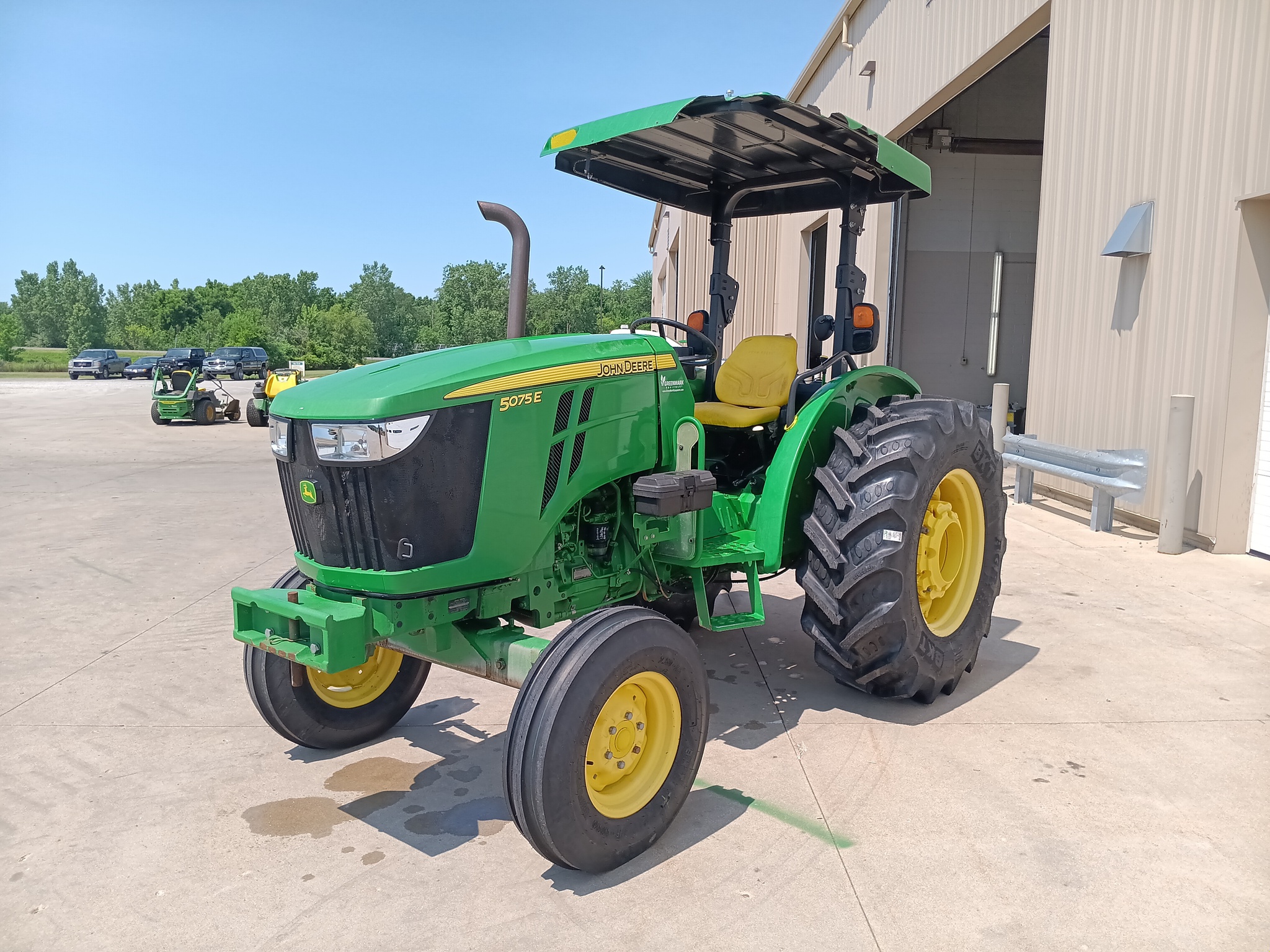 2016 John Deere 5075E Image 4