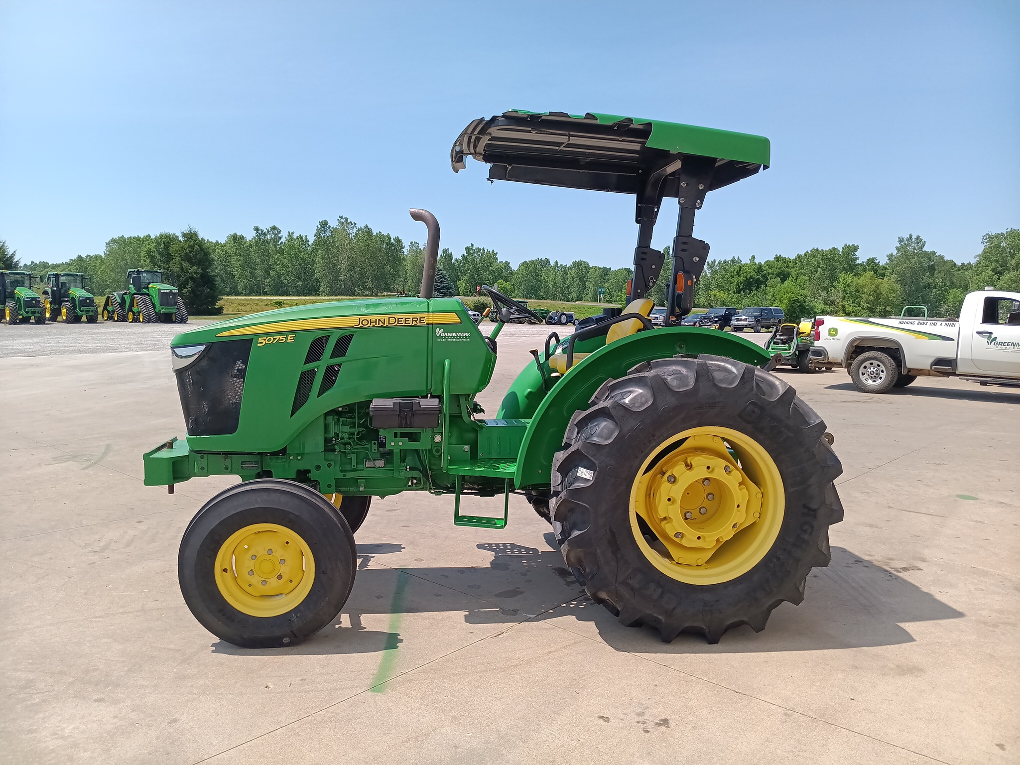 2016 John Deere 5075E Image 3