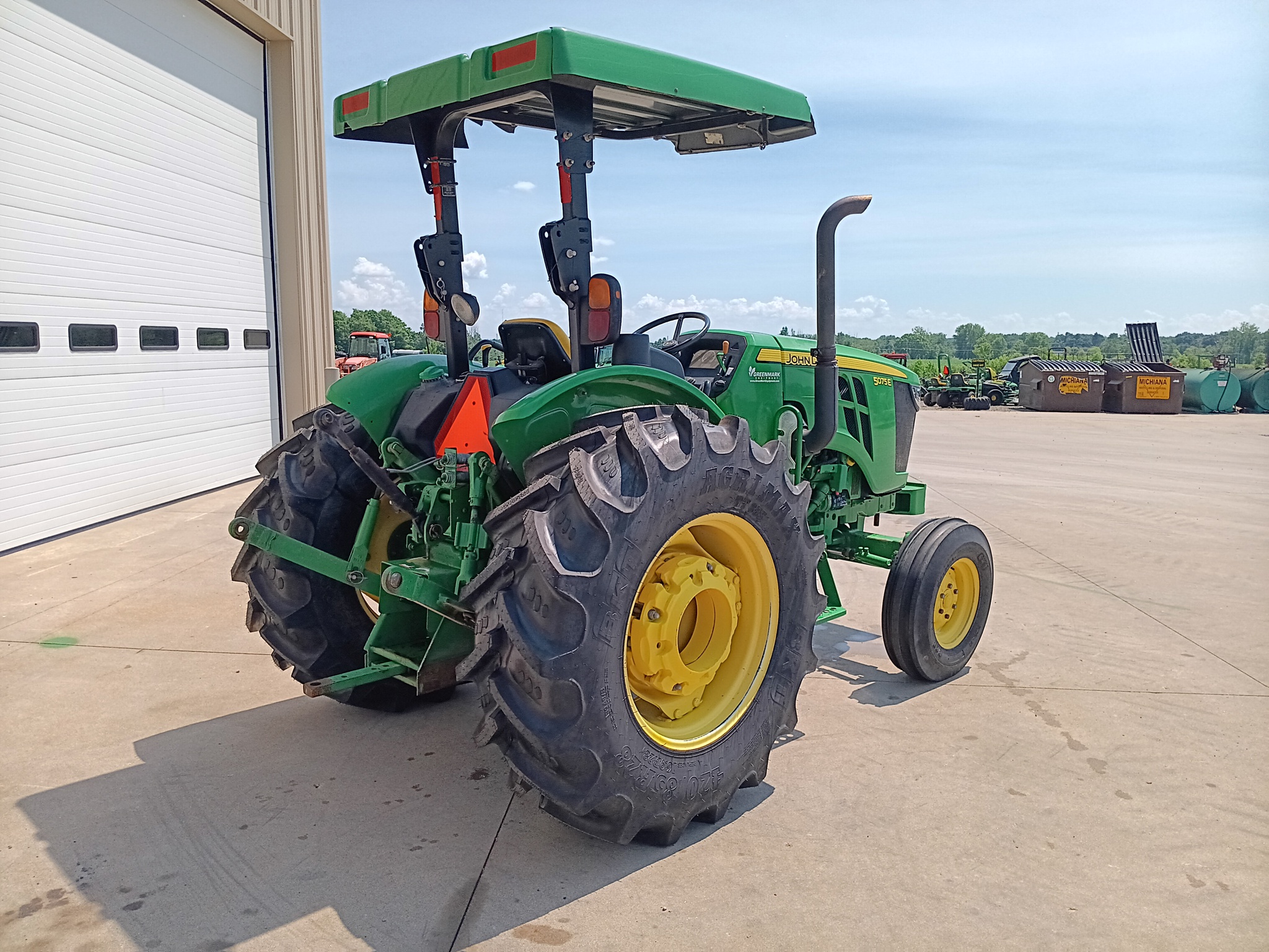 2016 John Deere 5075E Image 7