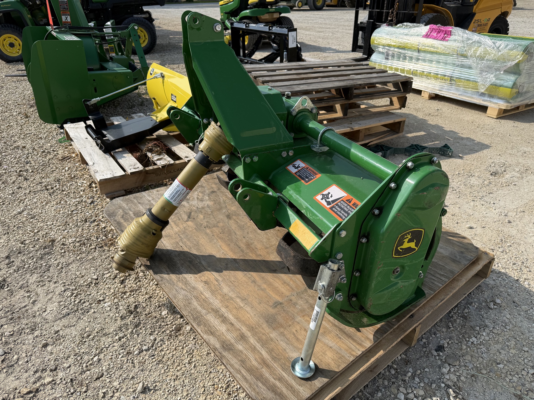 2019 John Deere 647 Image 2